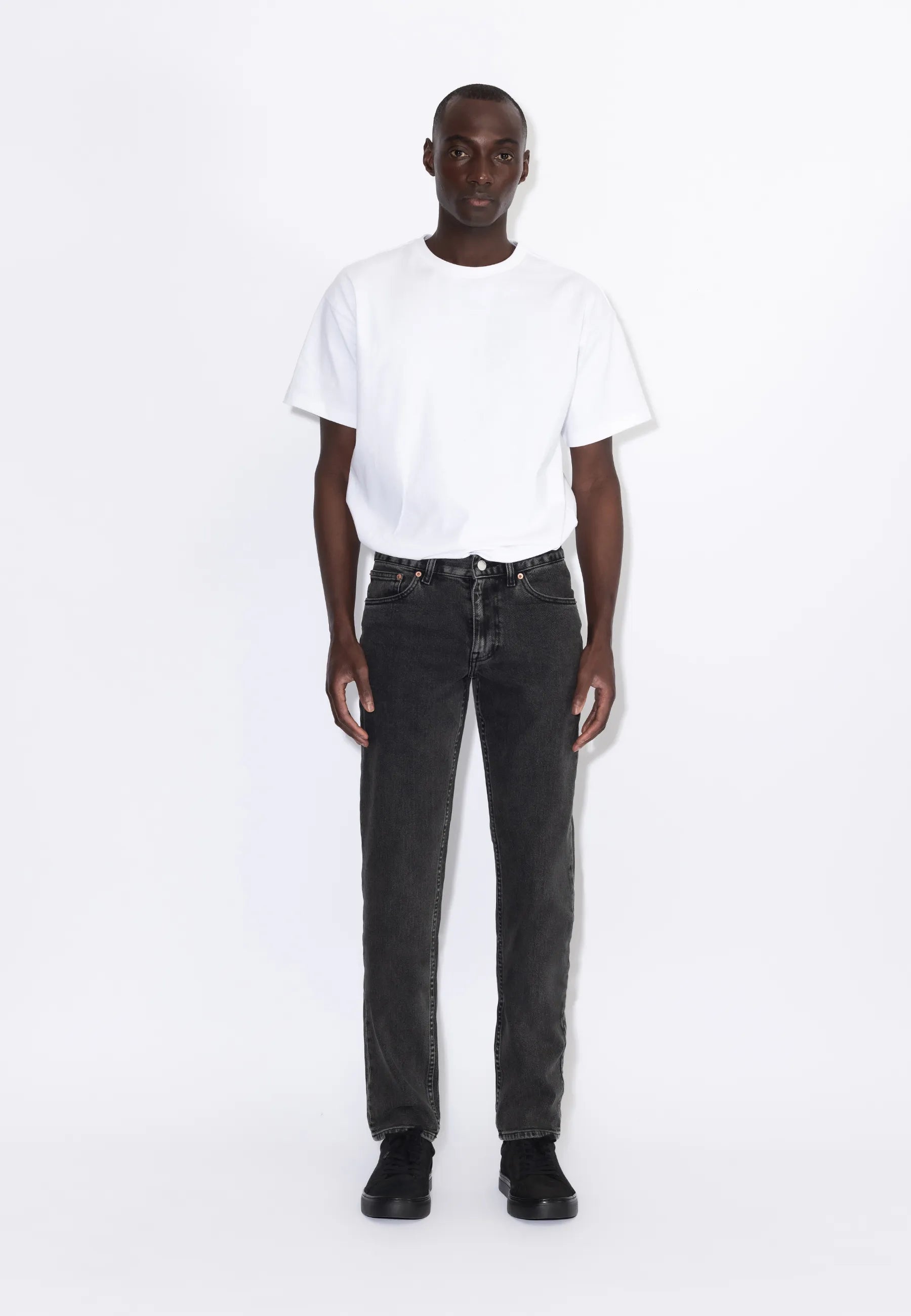 2610117L62_DrDenim_PypeSlim_TarAgedBlack_Main_M1_2