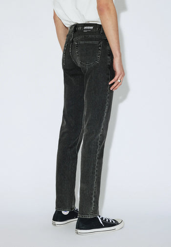 2610117L62_DrDenim_PypeSlim_TarAgedBlack_Main_M4_1