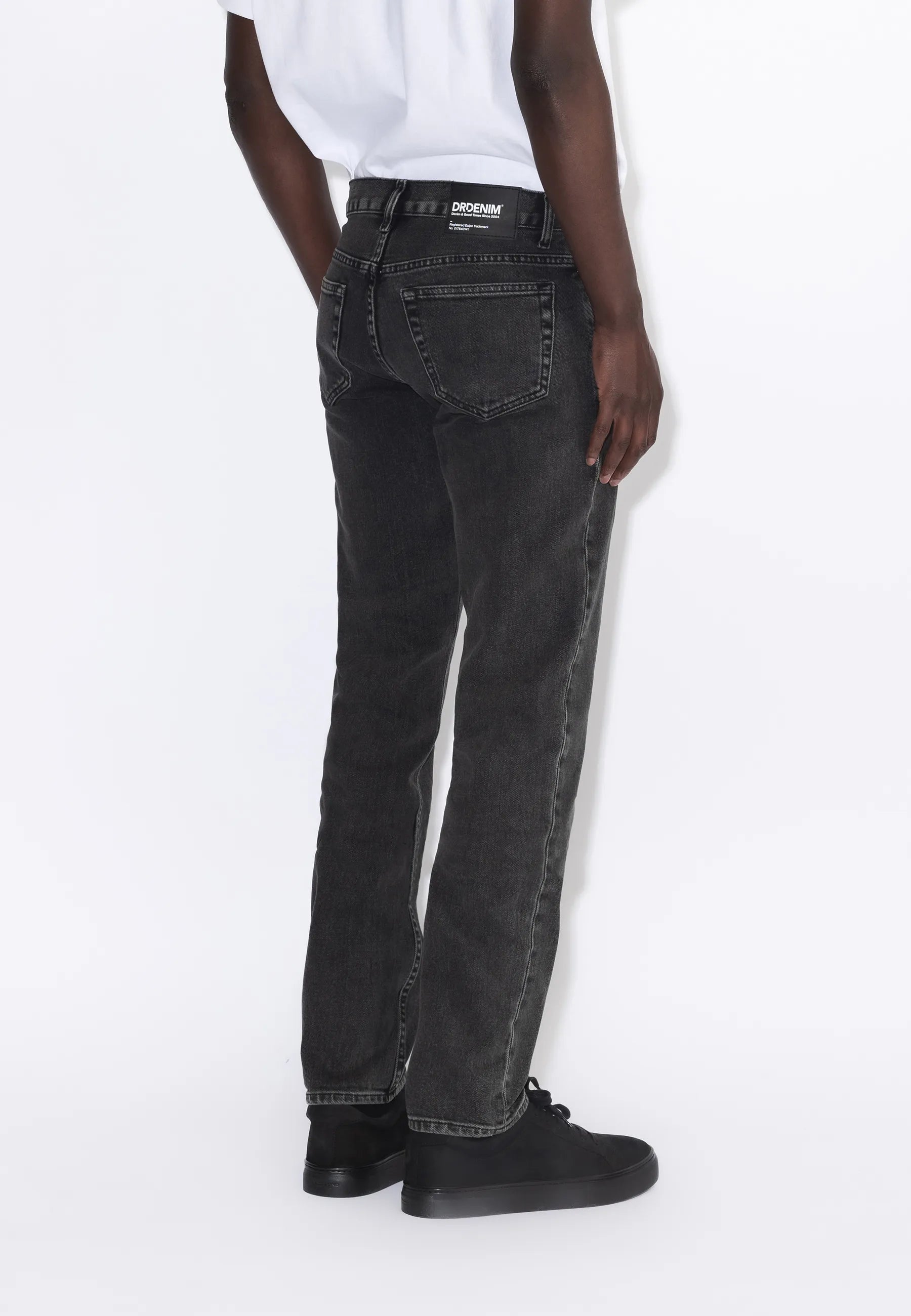 2610117L62_DrDenim_PypeSlim_TarAgedBlack_Main_M4_1