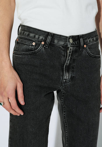 2610117L62_DrDenim_PypeSlim_TarAgedBlack_Main_M5_1