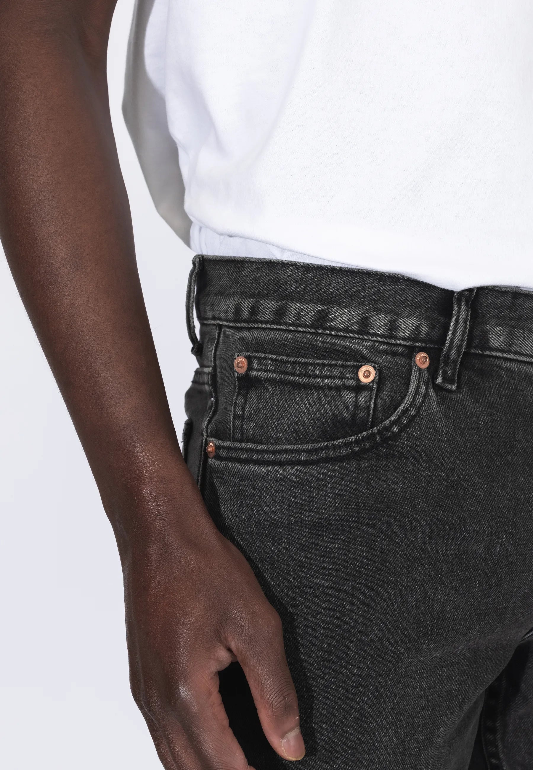 2610117L62_DrDenim_PypeSlim_TarAgedBlack_Main_M5_1