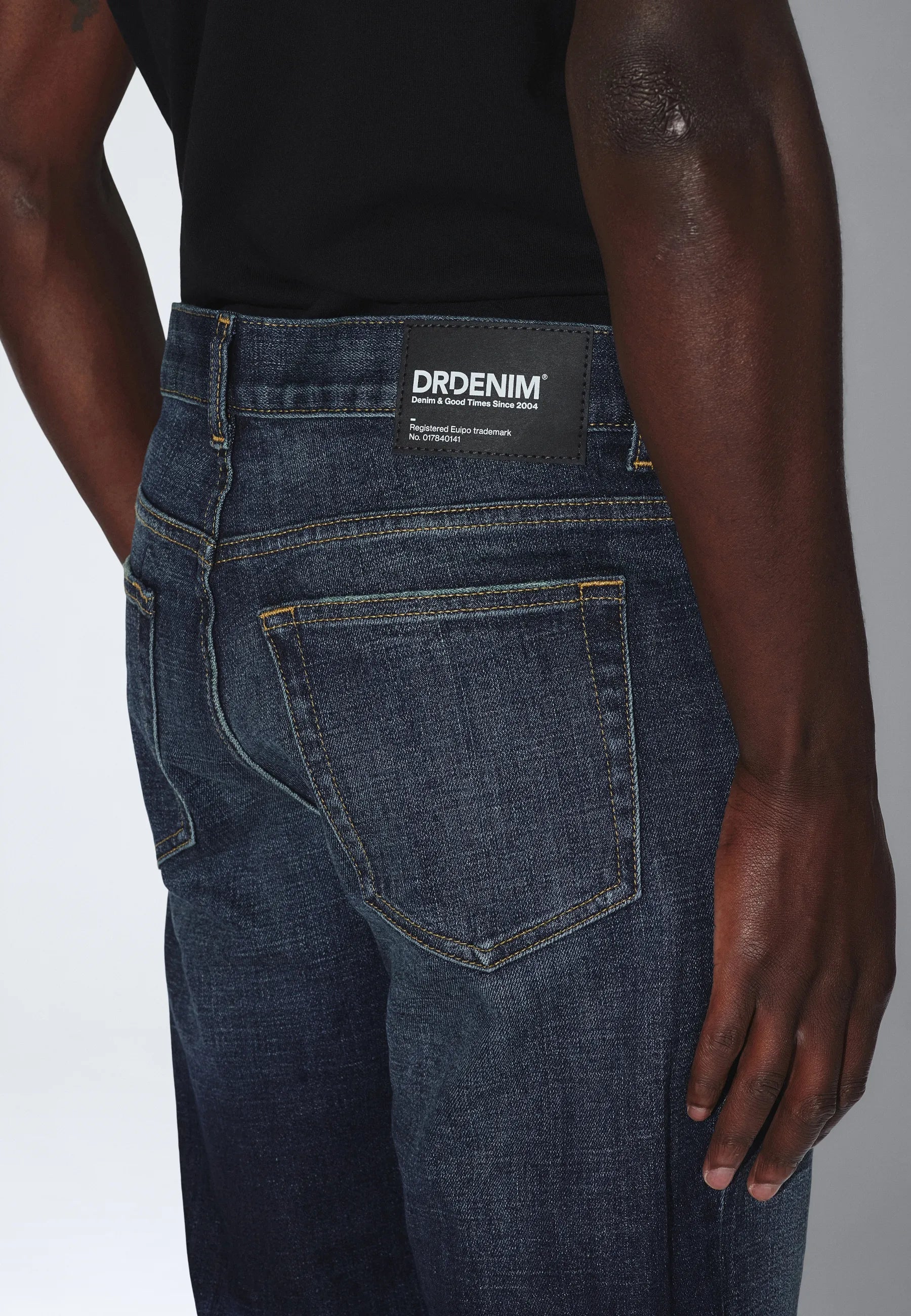 2610117L72_DrDenim_PypeSlim_BayDarkWornVintage_main_M5_2