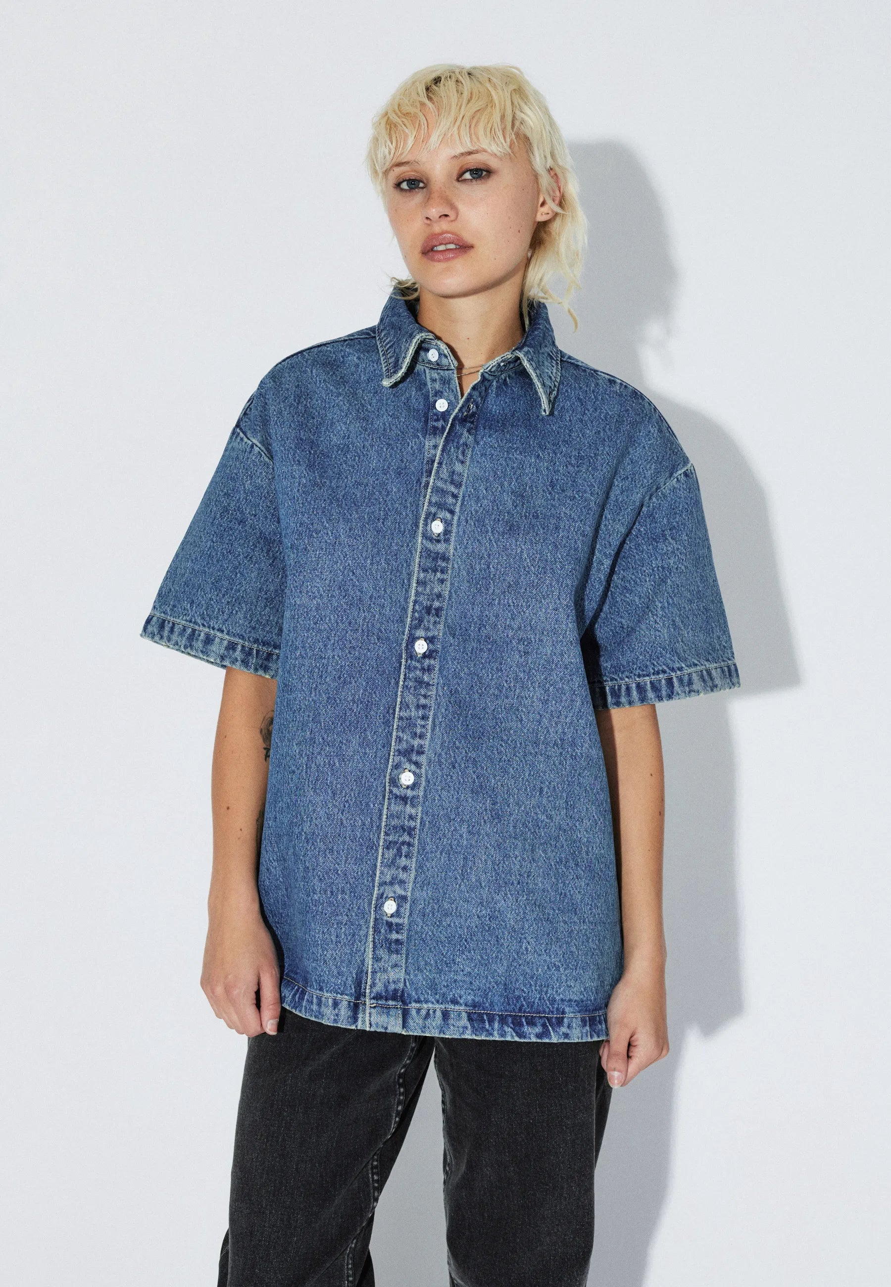 2611101M02_DrDenim_KyeShirt_DriftSkyUsed_Main_W3_2