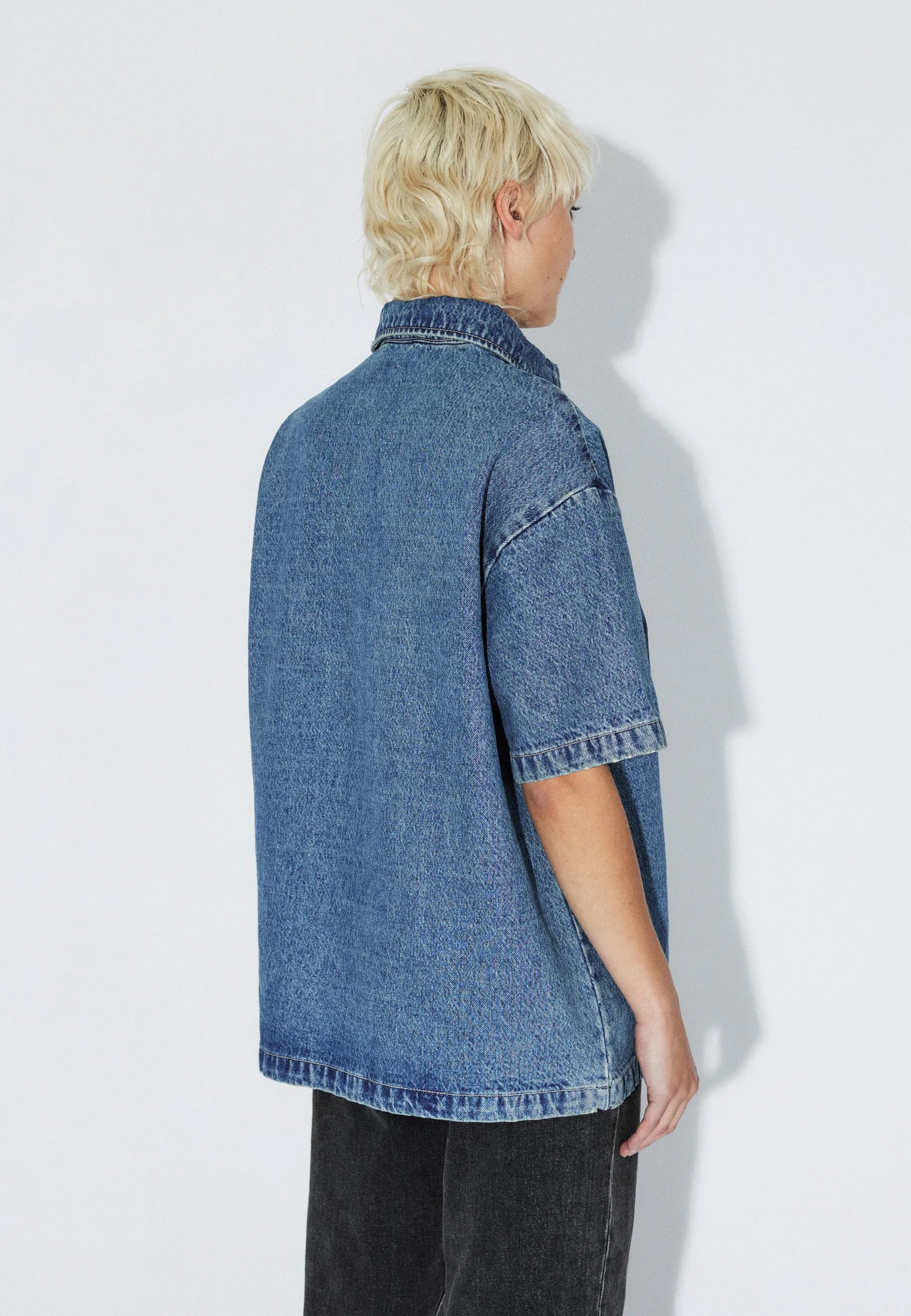 2611101M02_DrDenim_KyeShirt_DriftSkyUsed_Main_W4_1