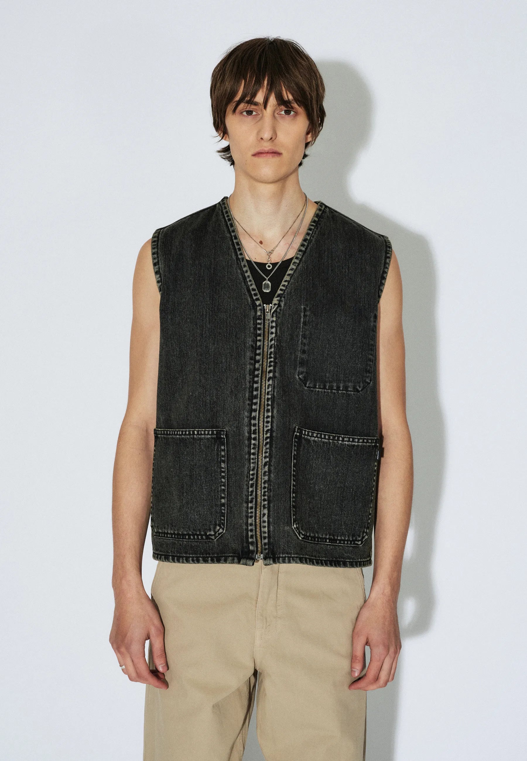 2611106V60_DrDenim_EnverWorkerVest_AgedBlack_Main_M3_1