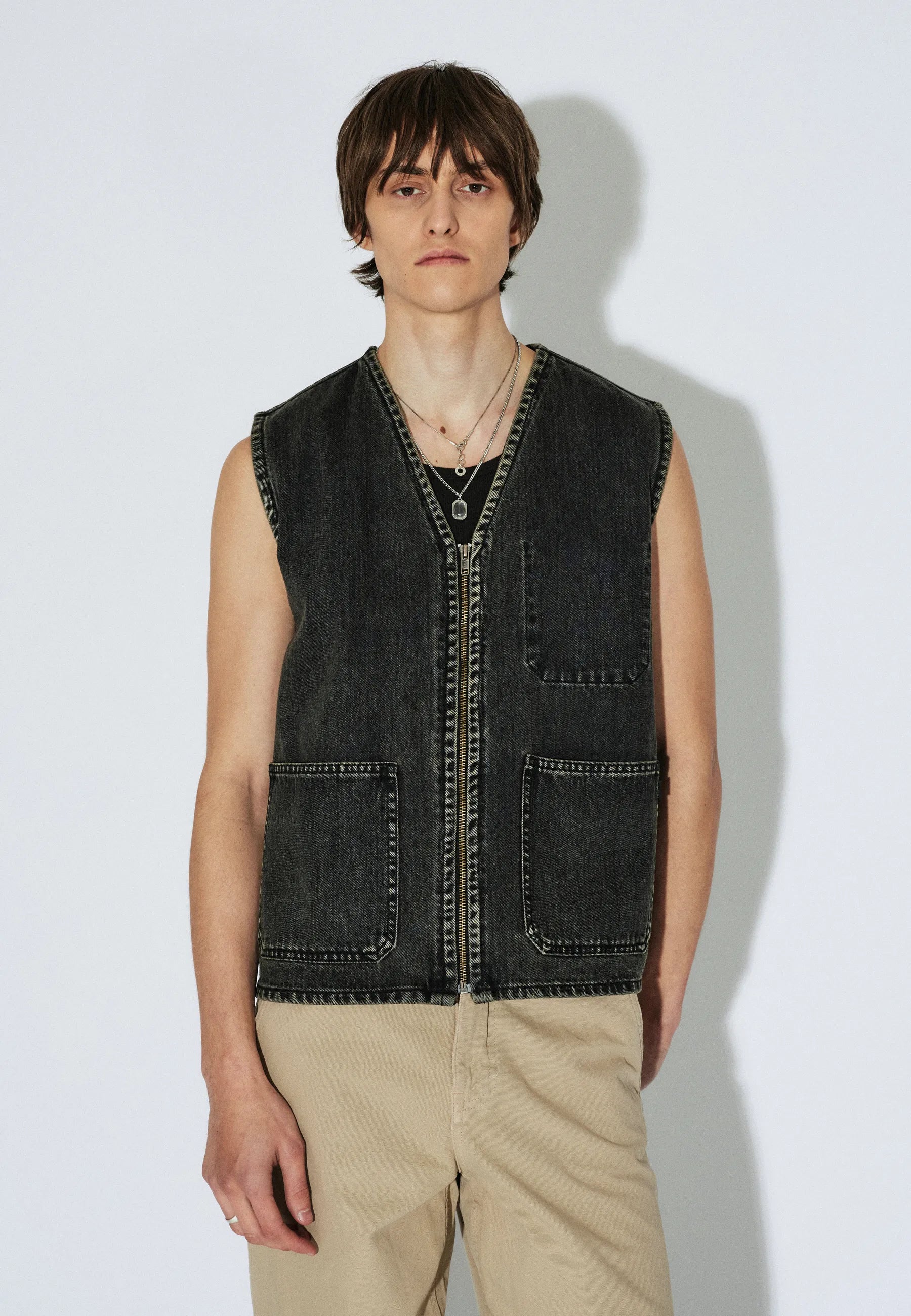 2611106V60_DrDenim_EnverWorkerVest_AgedBlack_Main_M3_2