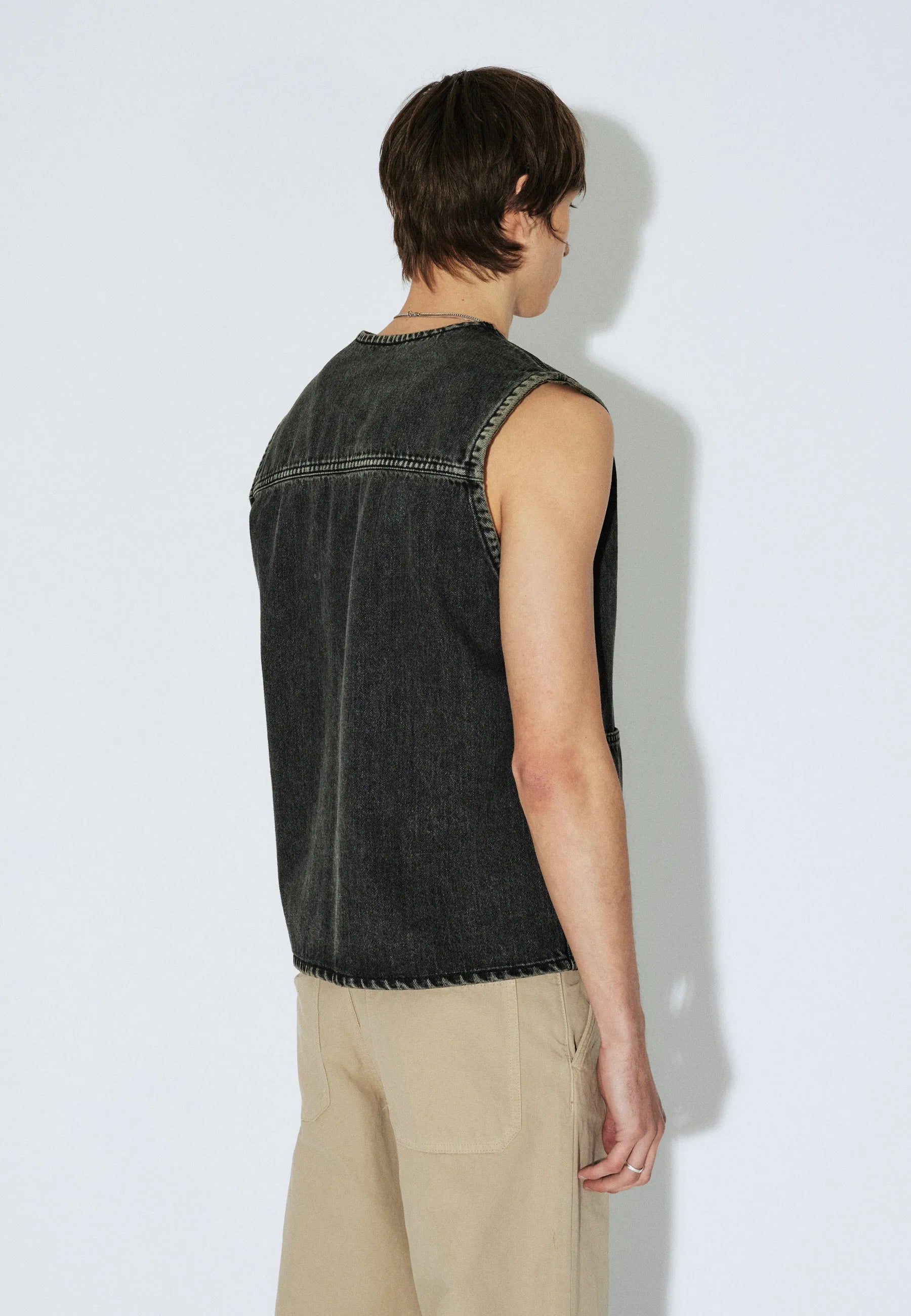 2611106V60_DrDenim_EnverWorkerVest_AgedBlack_Main_M4_1