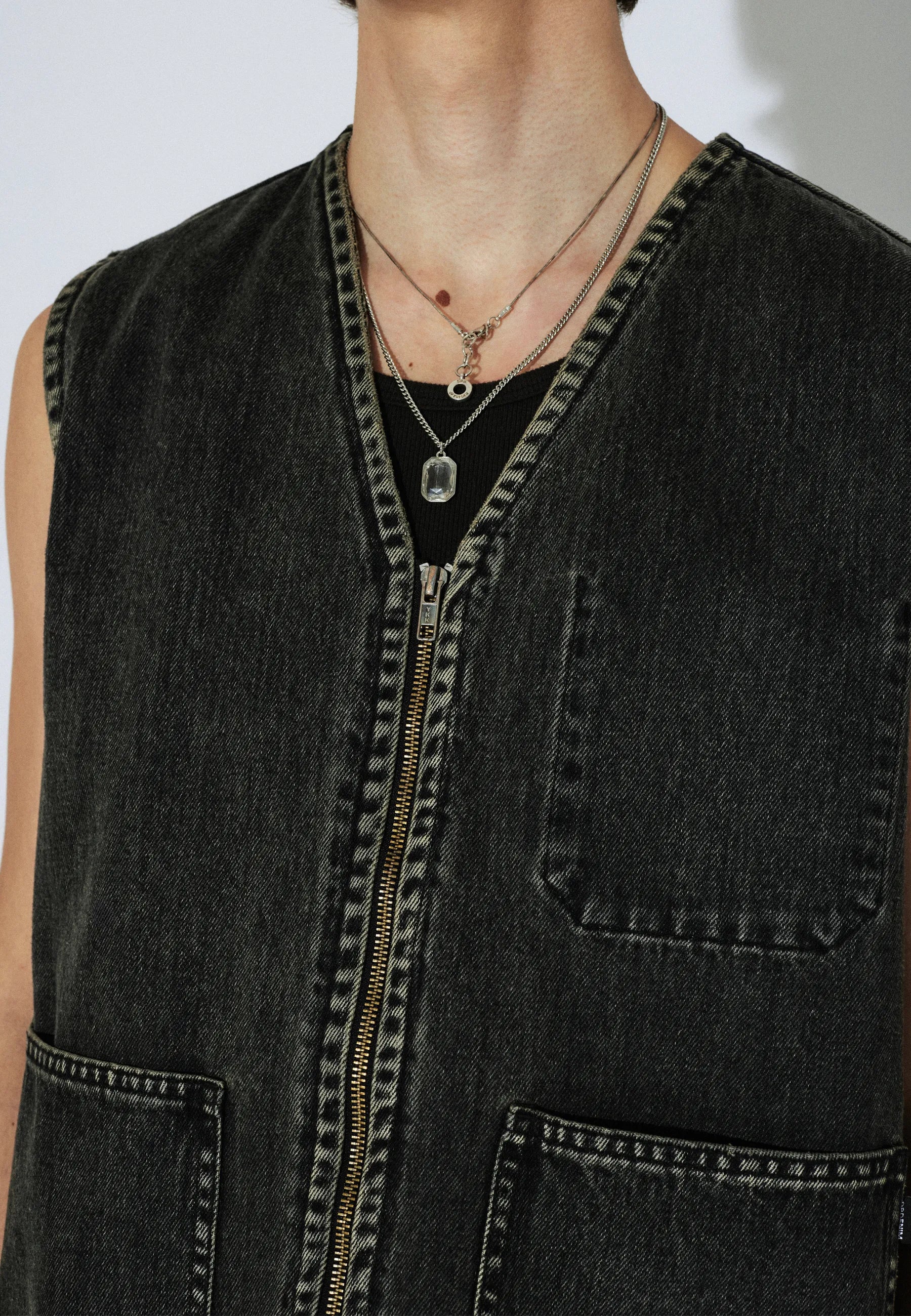 2611106V60_DrDenim_EnverWorkerVest_AgedBlack_Main_M5_1