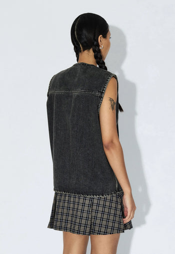 2611106V60_DrDenim_EnverWorkerVest_AgedBlack_Main_W4_1