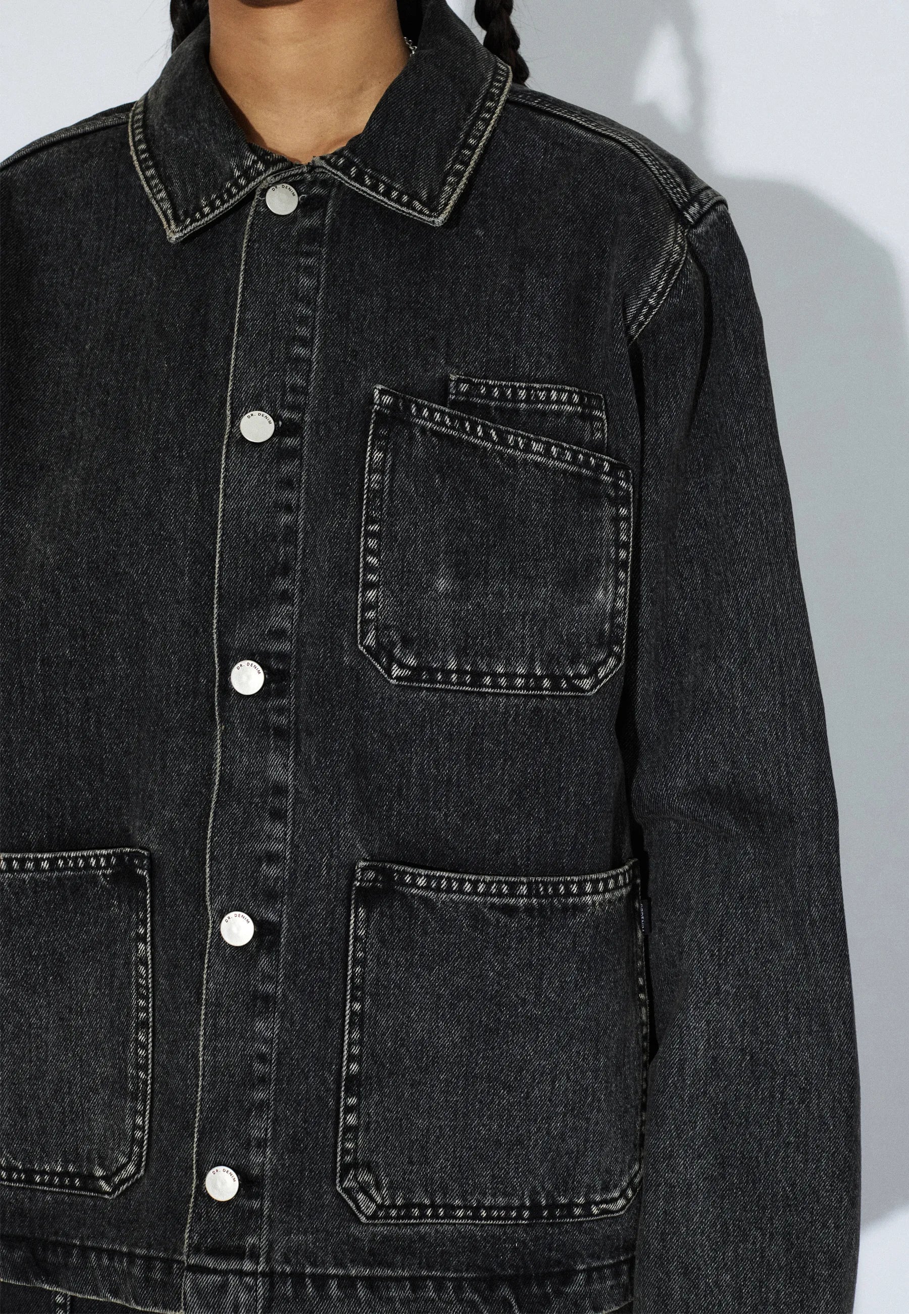 2611107V60_DrDenim_EvonWorkerJacket_AgedBlack_Main_W5_1