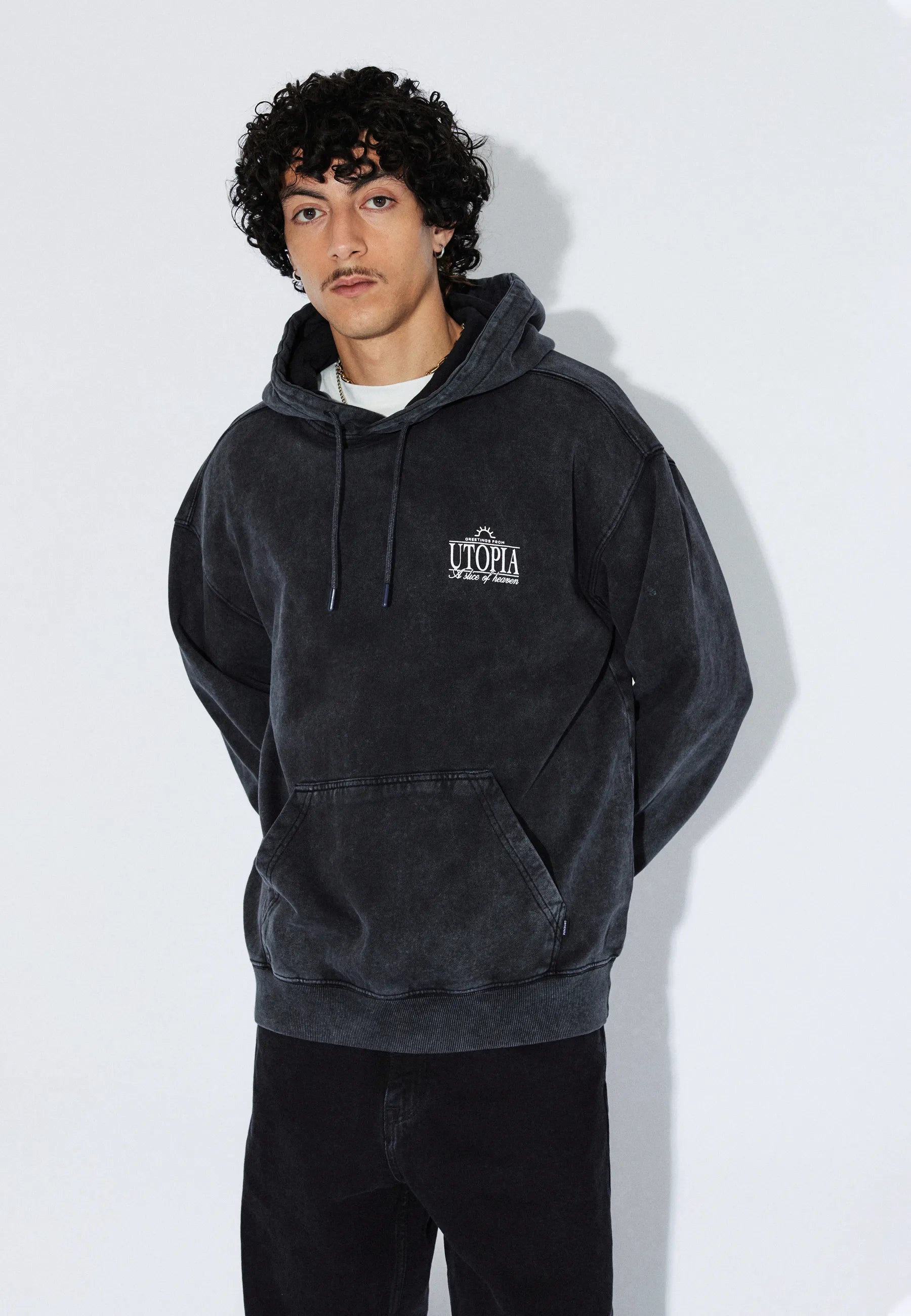 2611112BG4_DrDenim_AidenHoodie_WashedBlackUtopia_Main_M3_2