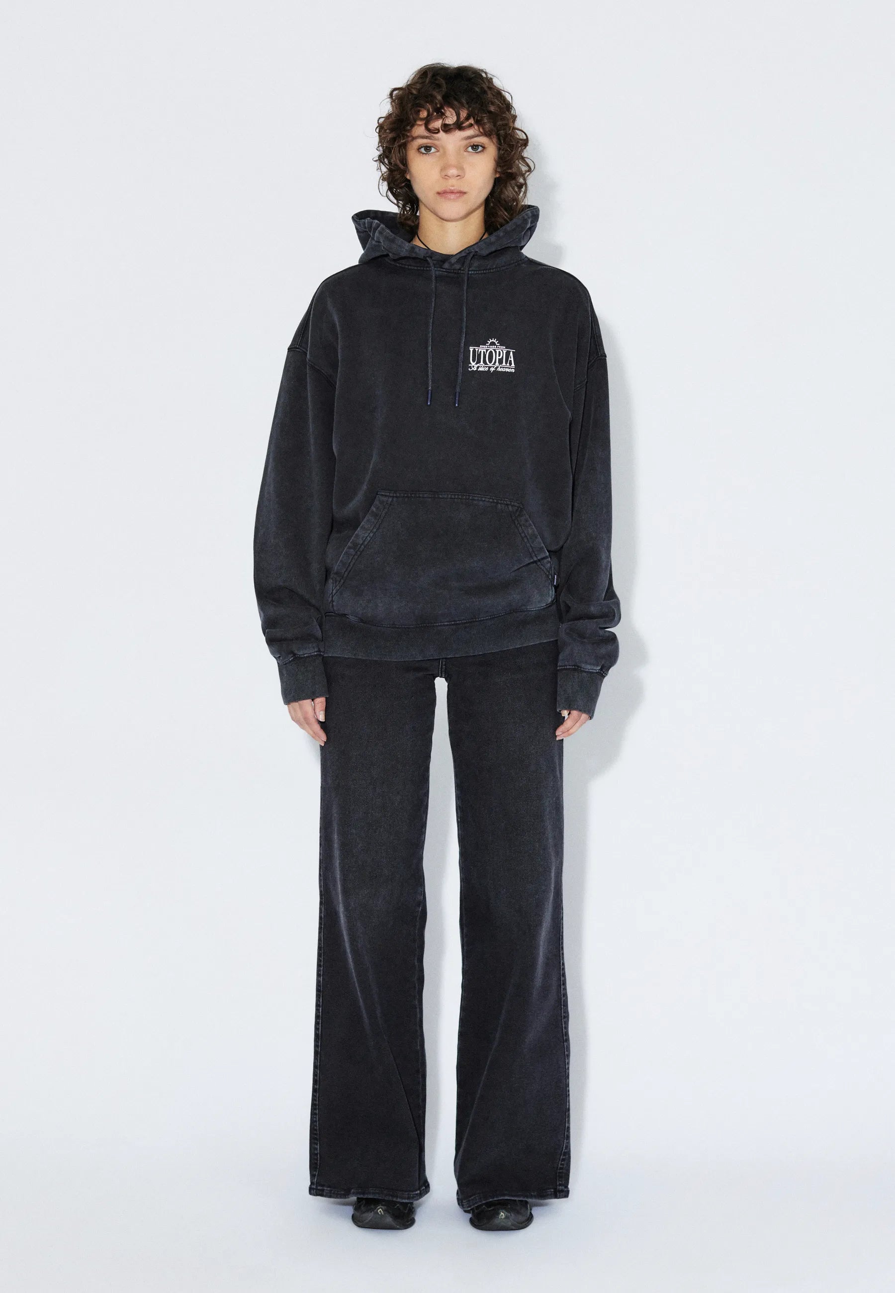 2611112BG4_DrDenim_AidenHoodie_WashedBlackUtopia_Main_W1_1