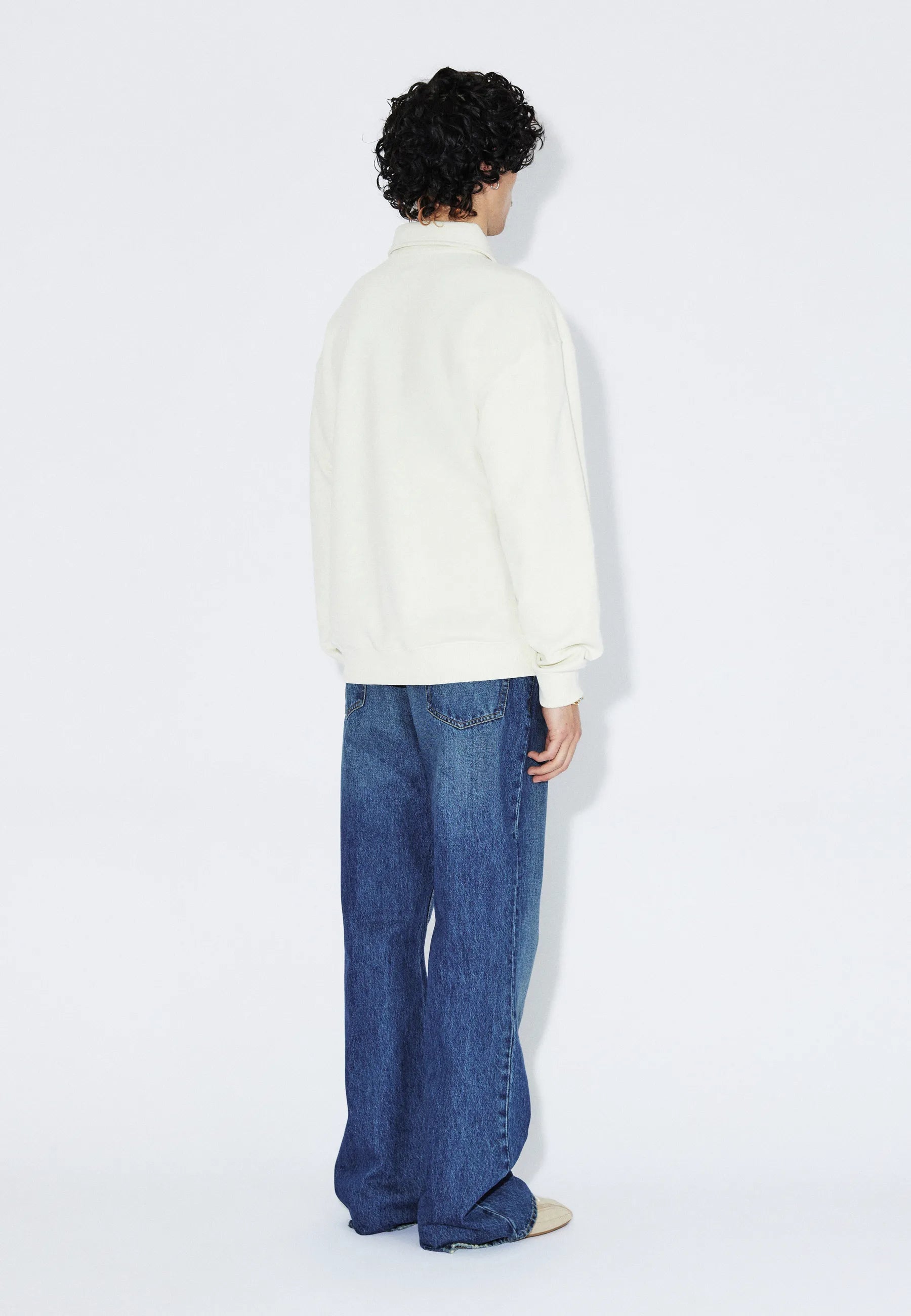 2611113BG5_DrDenim_BradyCollarSweatshirt_EcruMono_Main_M2_1