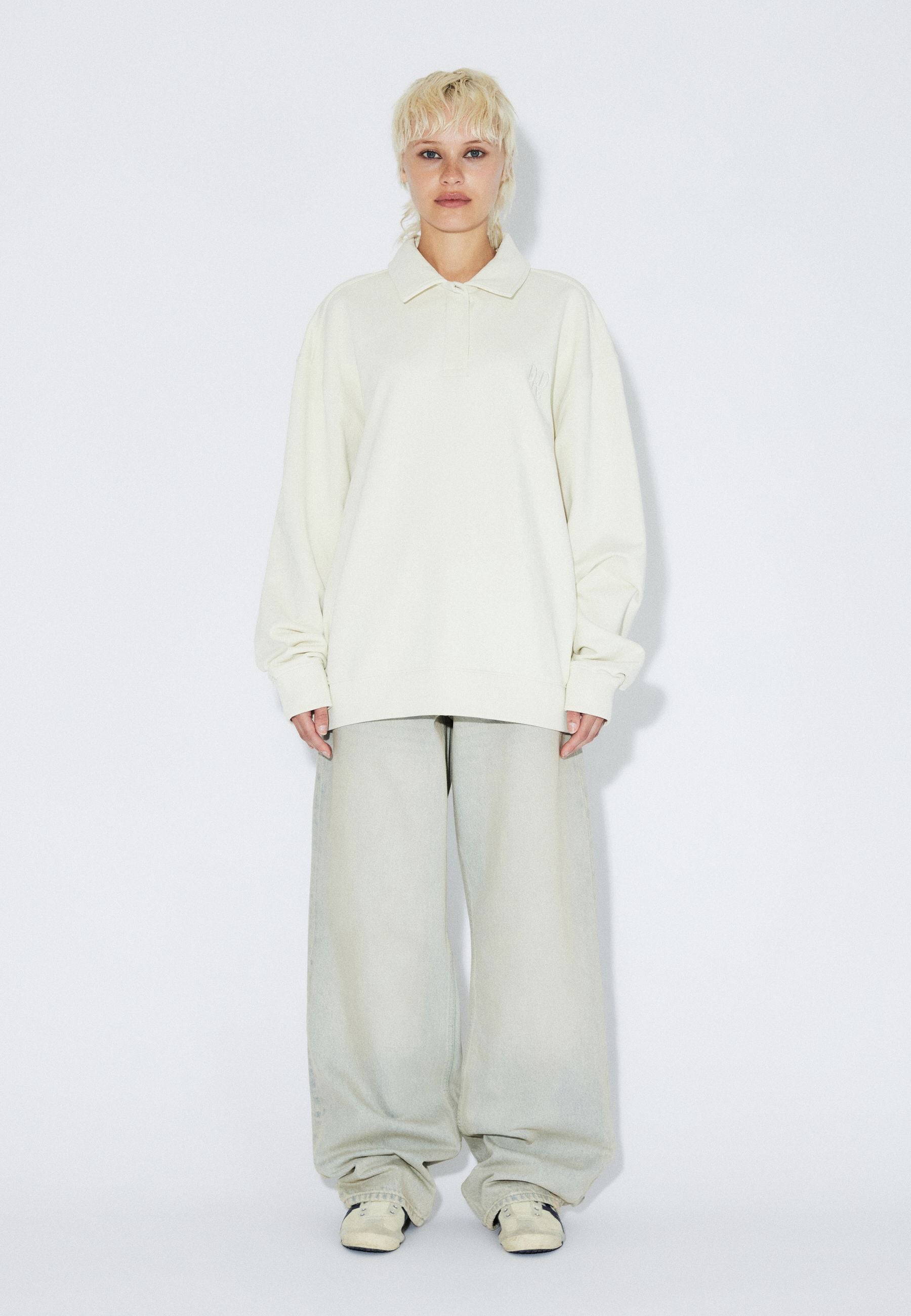 2611113BG5_DrDenim_BradyCollarSweatshirt_EcruMono_Main_W1_1