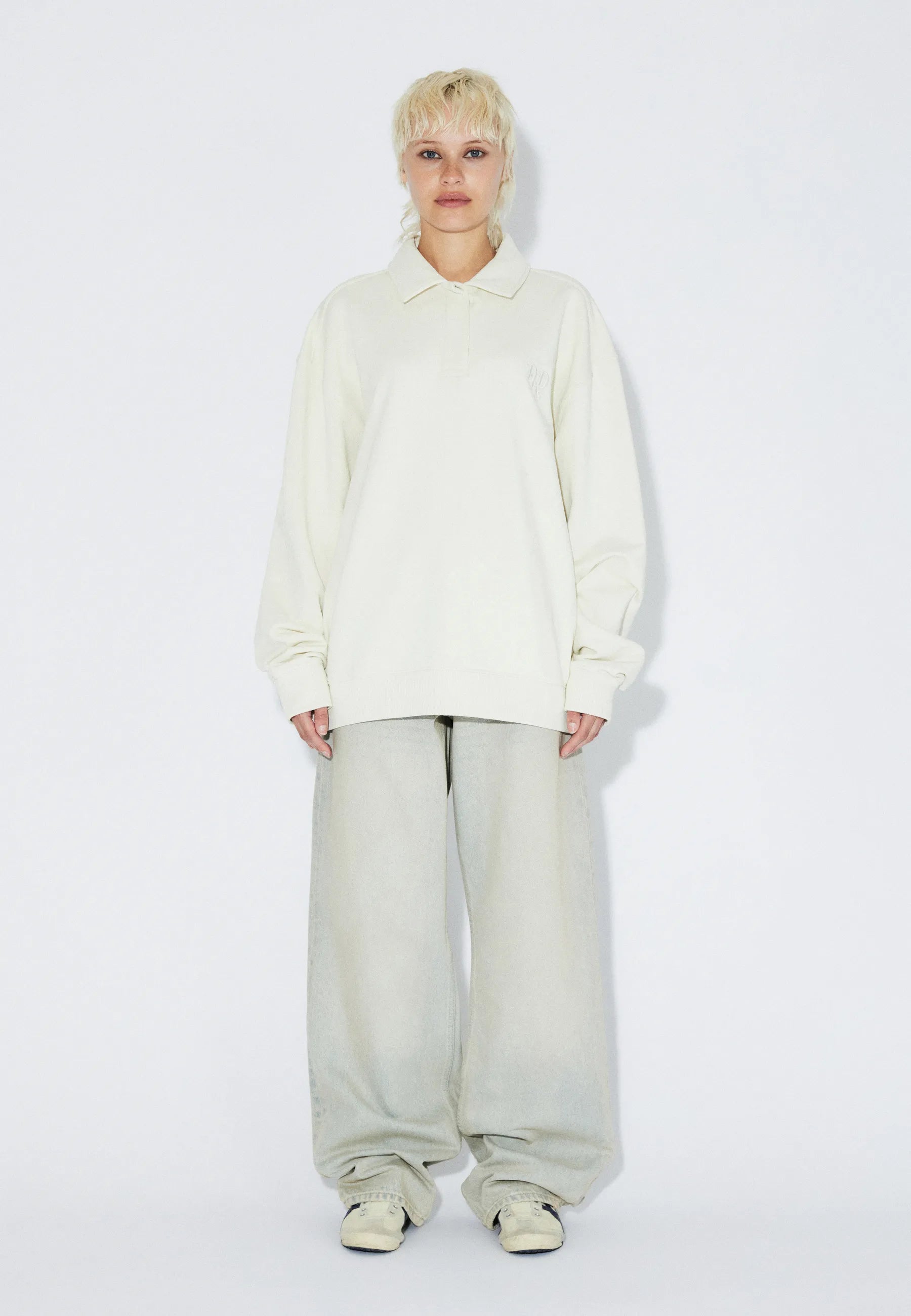 2611113BG5_DrDenim_BradyCollarSweatshirt_EcruMono_Main_W1_1