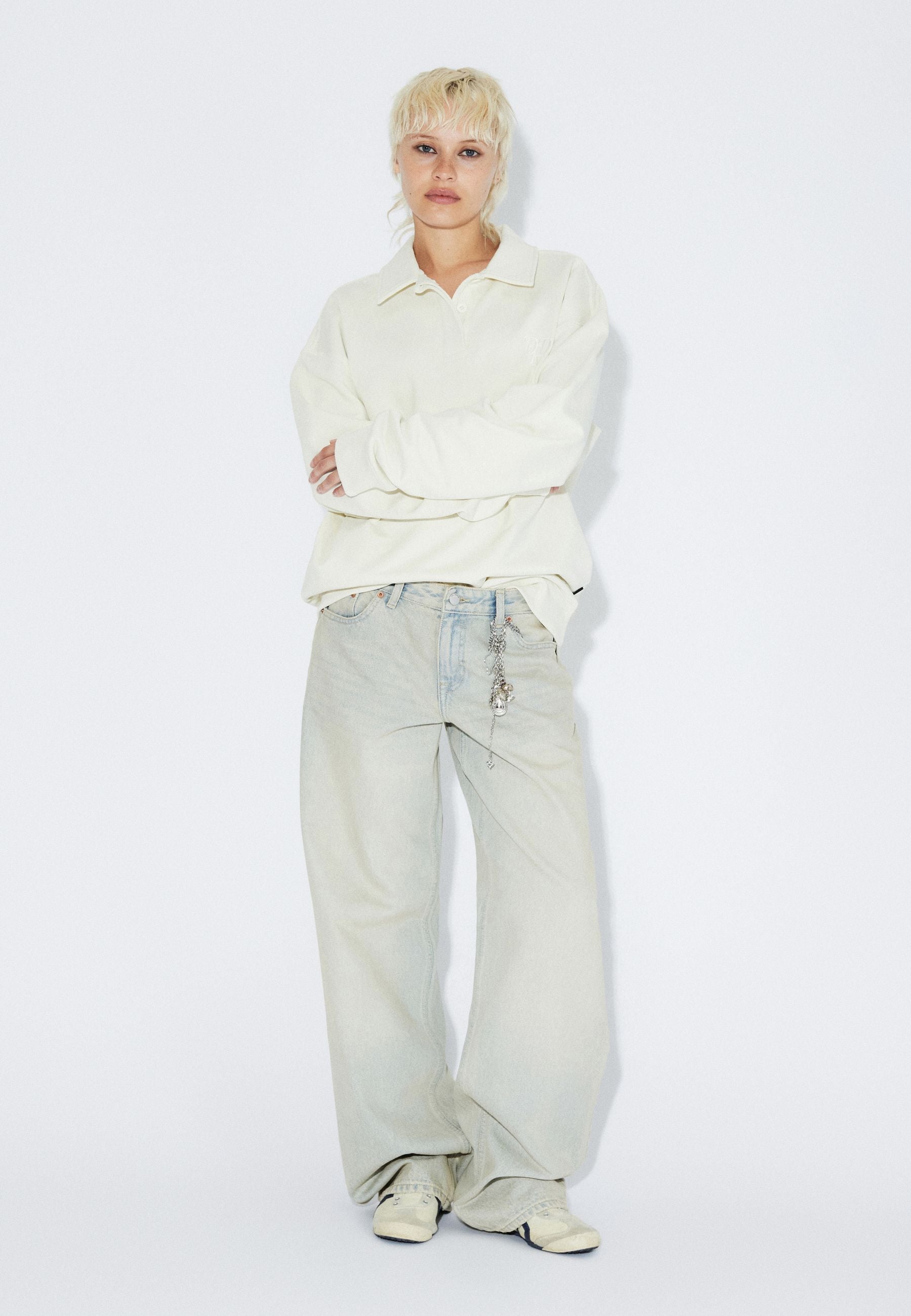 2611113BG5_DrDenim_BradyCollarSweatshirt_EcruMono_Main_W1_2