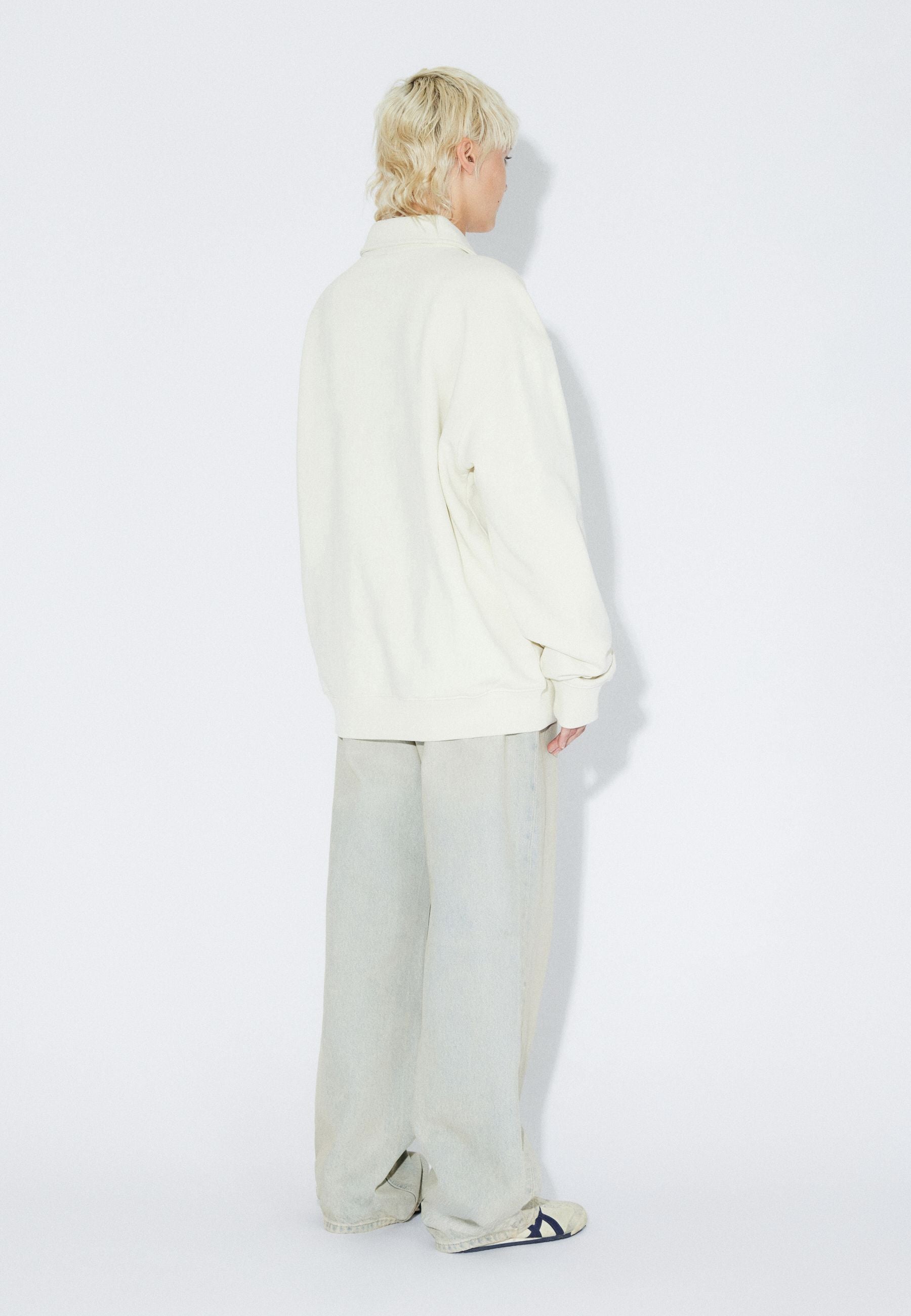 2611113BG5_DrDenim_BradyCollarSweatshirt_EcruMono_Main_W2_1