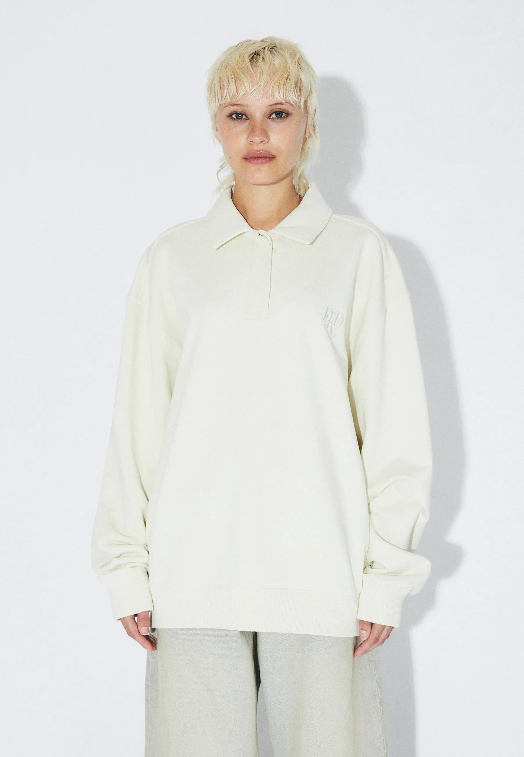2611113BG5_DrDenim_BradyCollarSweatshirt_EcruMono_Main_W3_1