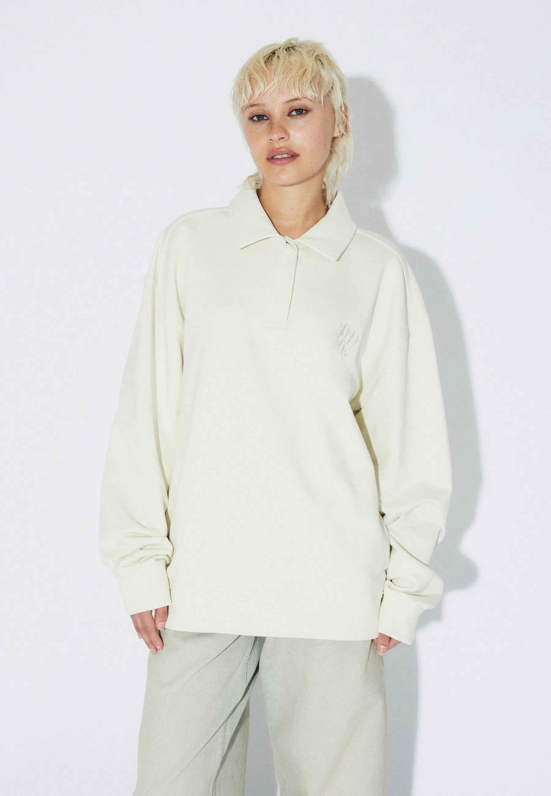 2611113BG5_DrDenim_BradyCollarSweatshirt_EcruMono_Main_W3_2