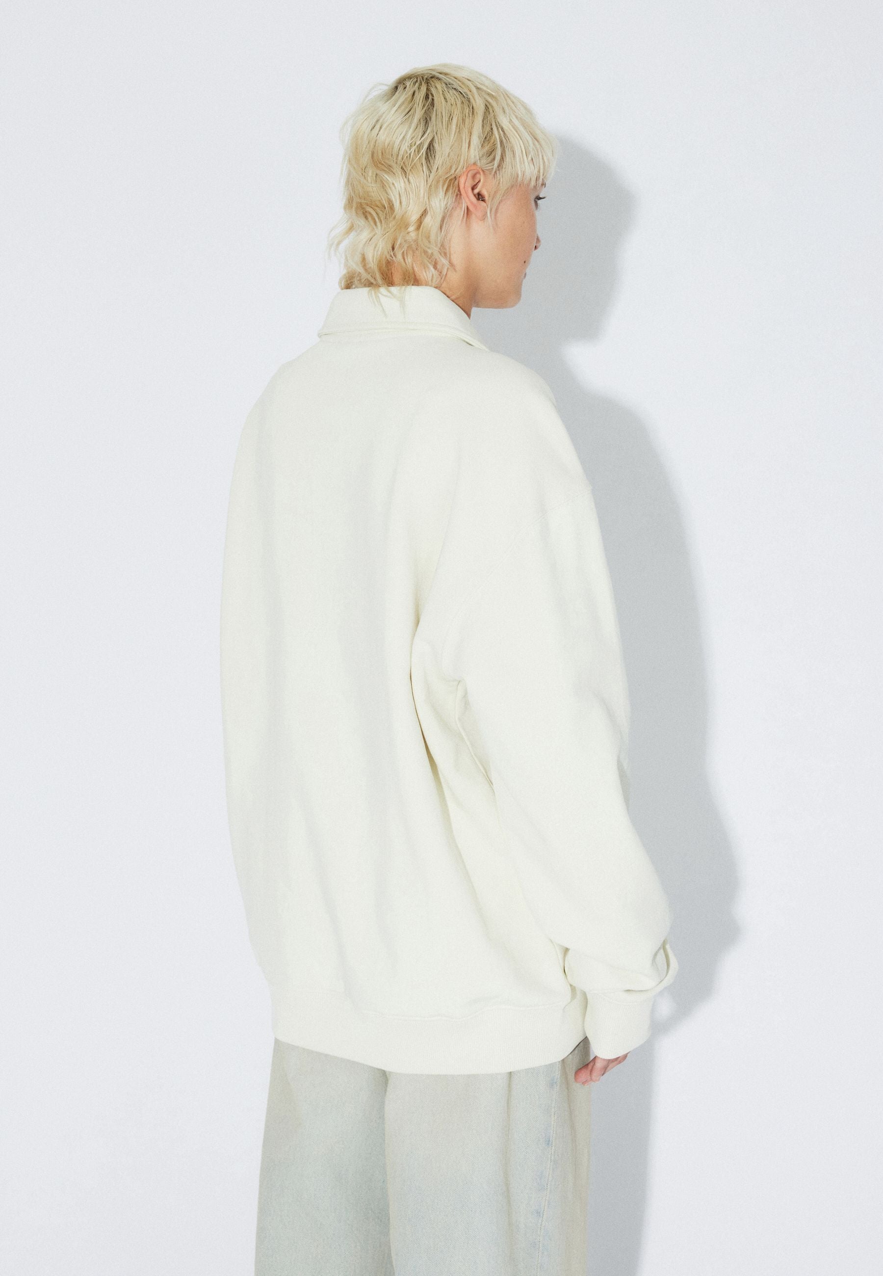 2611113BG5_DrDenim_BradyCollarSweatshirt_EcruMono_Main_W4_1