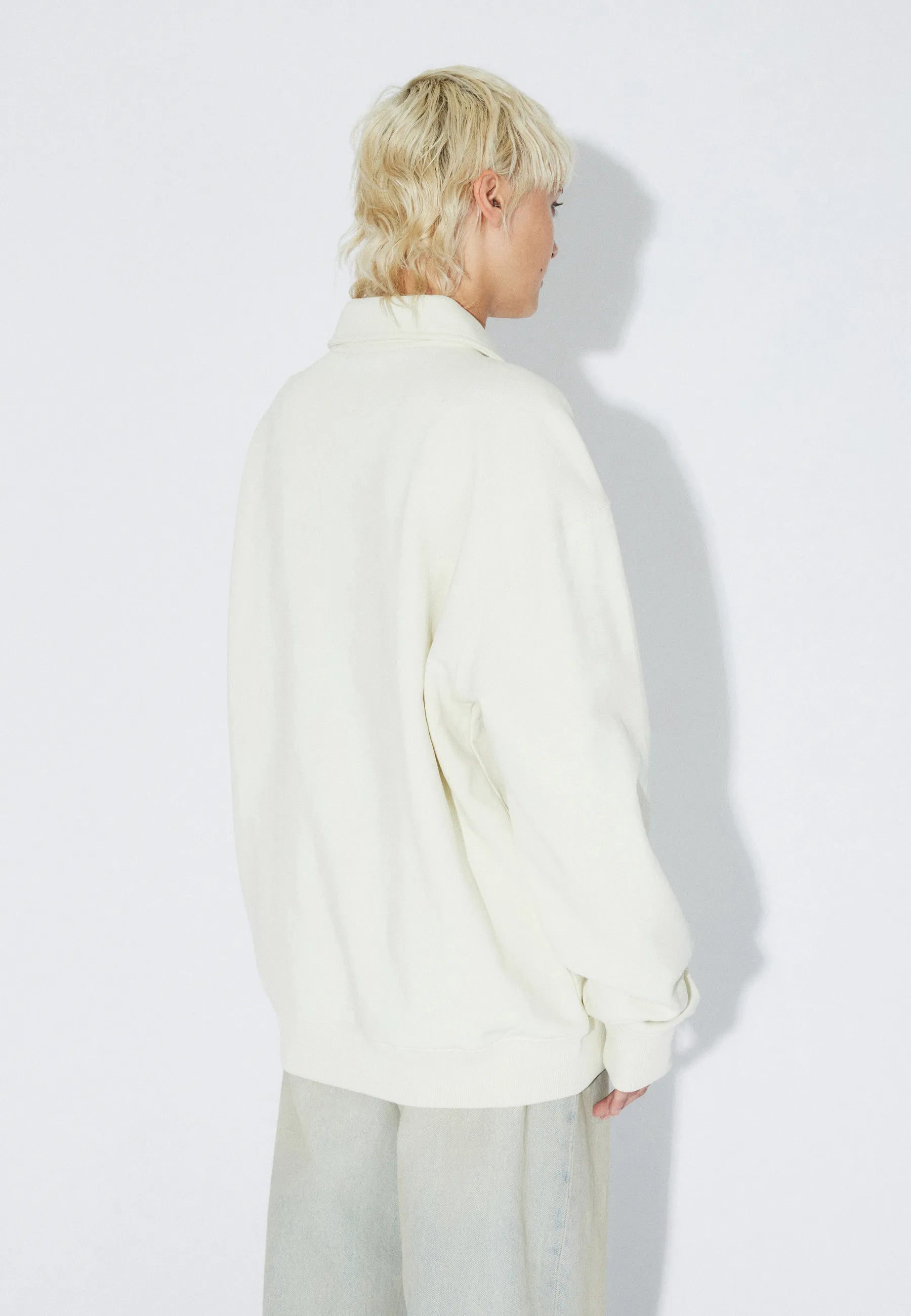 2611113BG5_DrDenim_BradyCollarSweatshirt_EcruMono_Main_W4_1