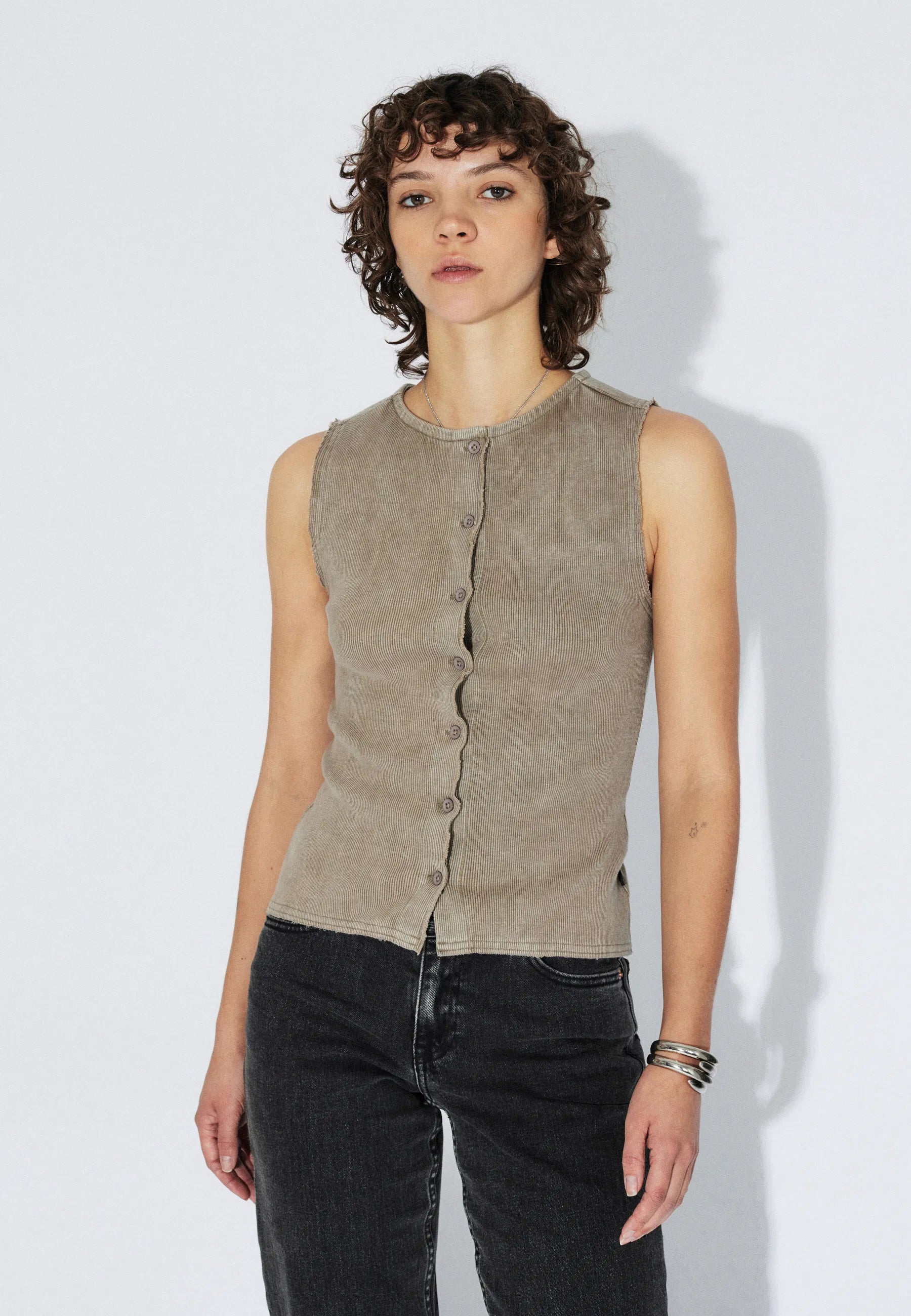 2611121597_DrDenim_LiljaRib_WashedKhaki_Main_W3_3