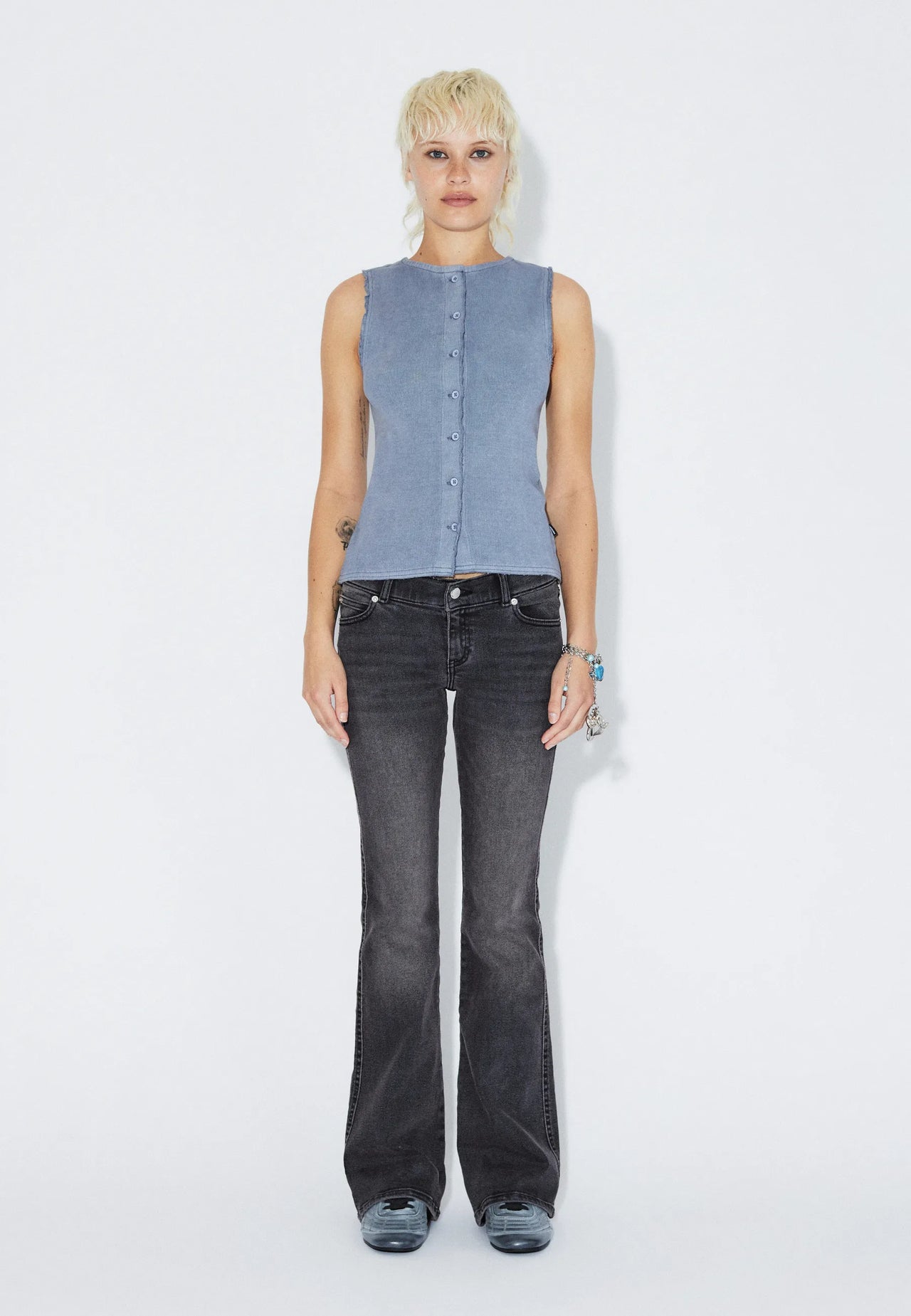 2611121BJ9_DrDenim_LiljaRib_WashedBlue_Main_W1_1