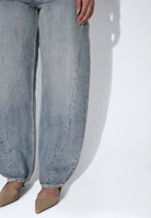 2630104M01_DrDenim_NanciMidBarellSeam_DriftLightUsed_main_W5_3