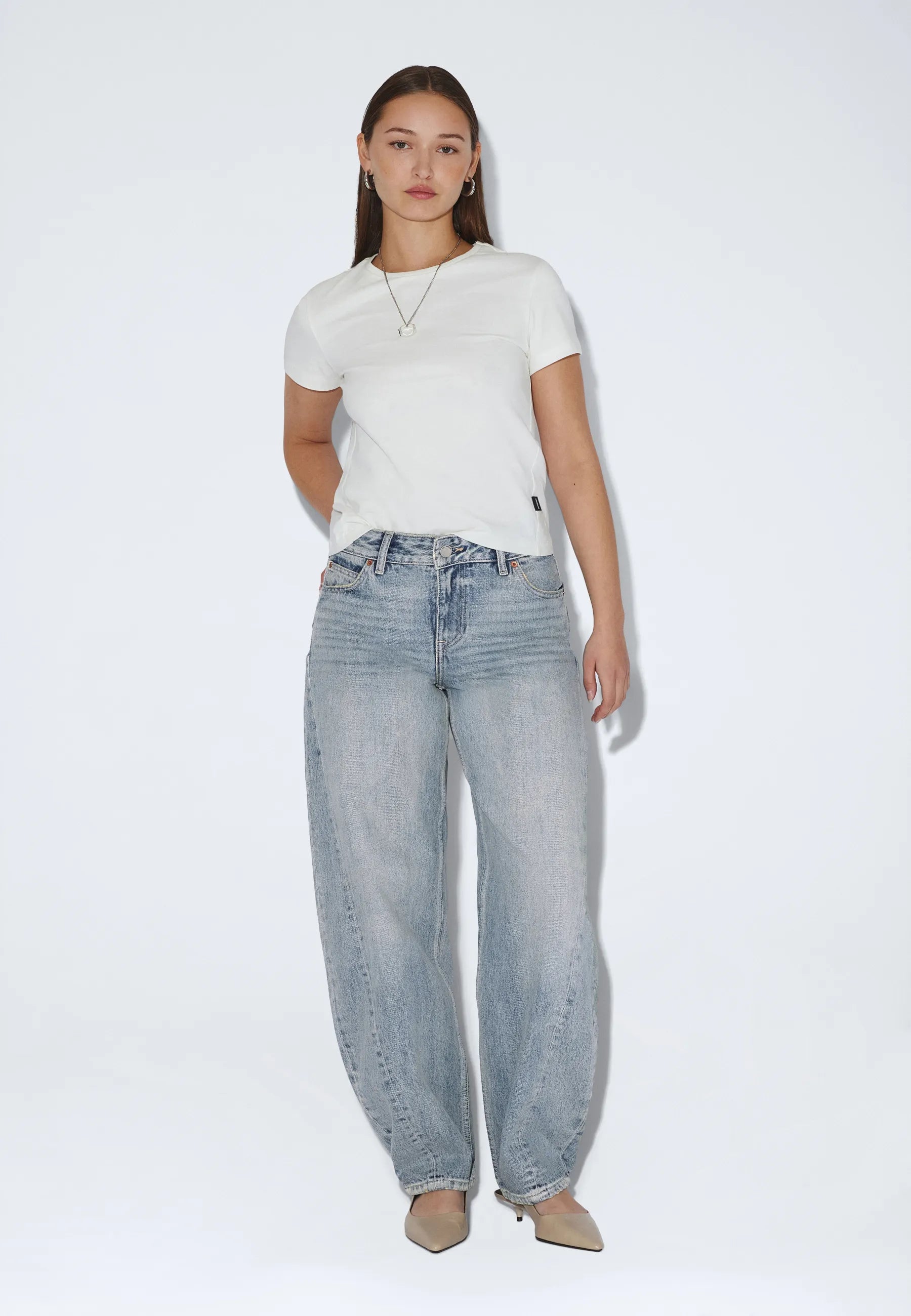 2630104M01_DrDenim_NanciMidBarrelSeam_DriftLightUsed_main_W1_3