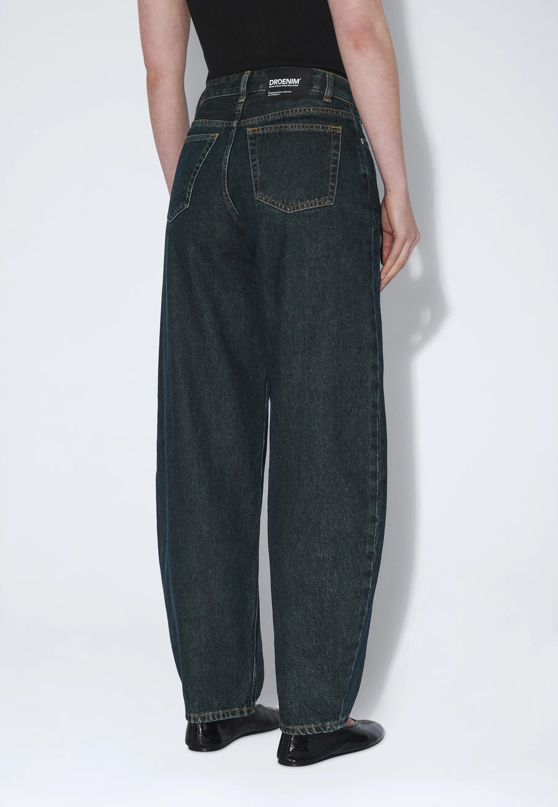 2630104M22_DrDenim_NanciMidBarrelSeam_KodiakDarkRetro_main_W4_1