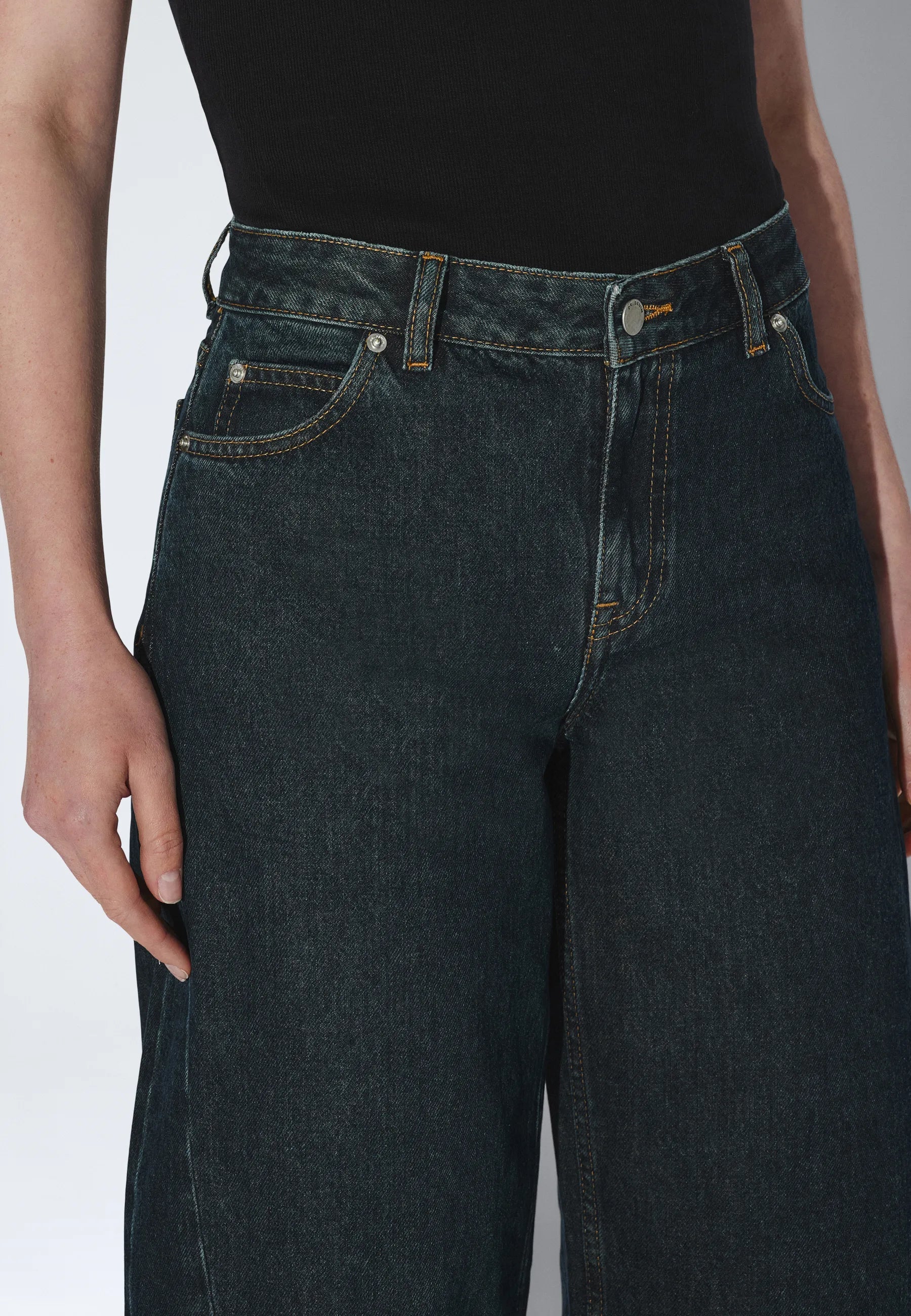 2630104M22_DrDenim_NanciMidBarrelSeam_KodiakDarkRetro_main_W5_1