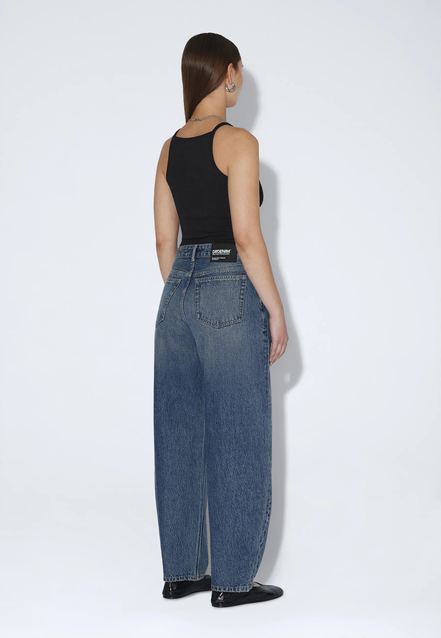 2630104M37_DrDenim_NanciMidBarrelSeam_StreamMidFadeDirt_main_W2_1