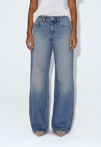 2630105M02_DrDenim_FW26__RhueHighWide_DriftSkyUsed_main_W1_1 kopia