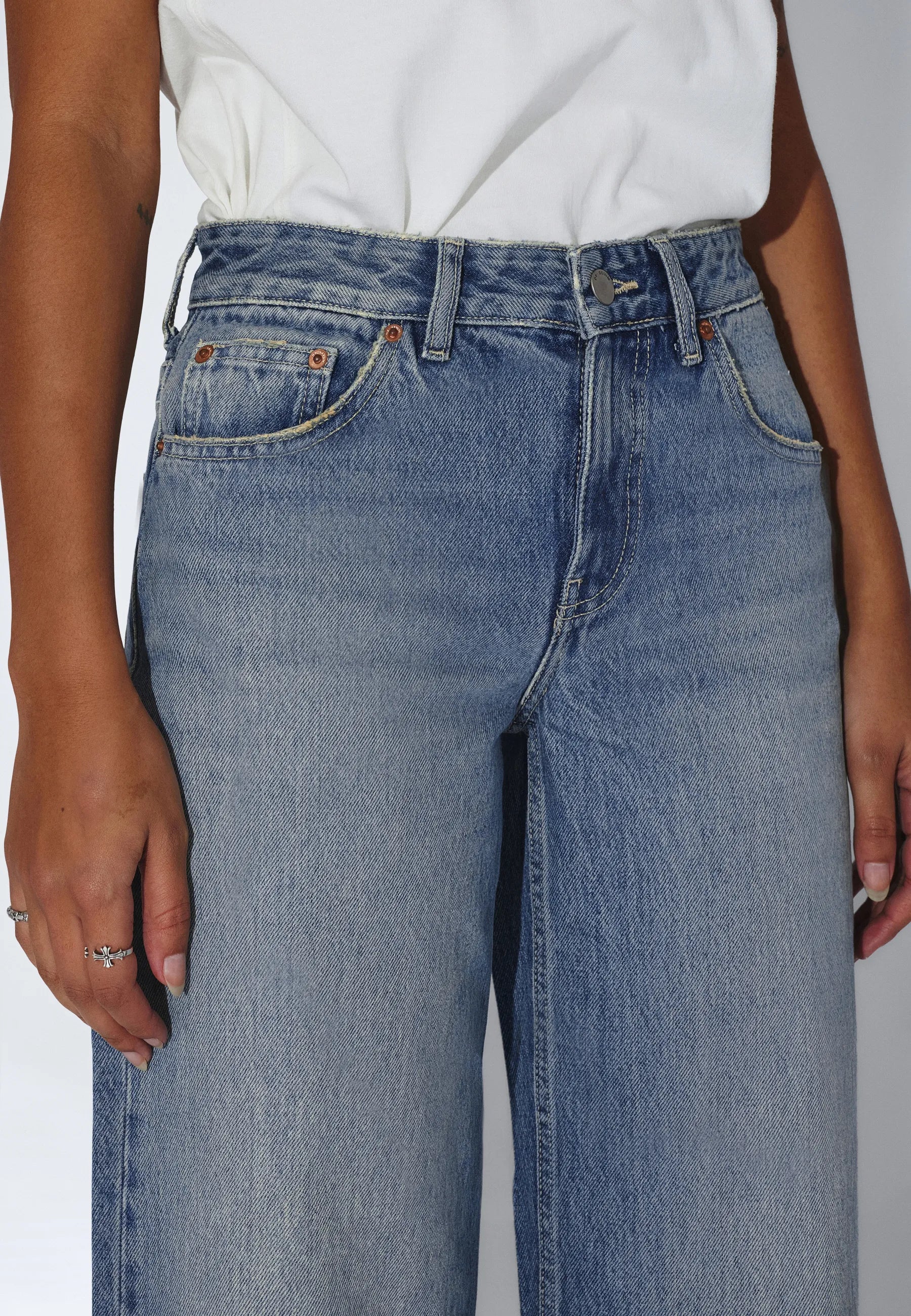 2630105M02_DrDenim_RhueHighWide_DriftSkyUsed_main_W5_1