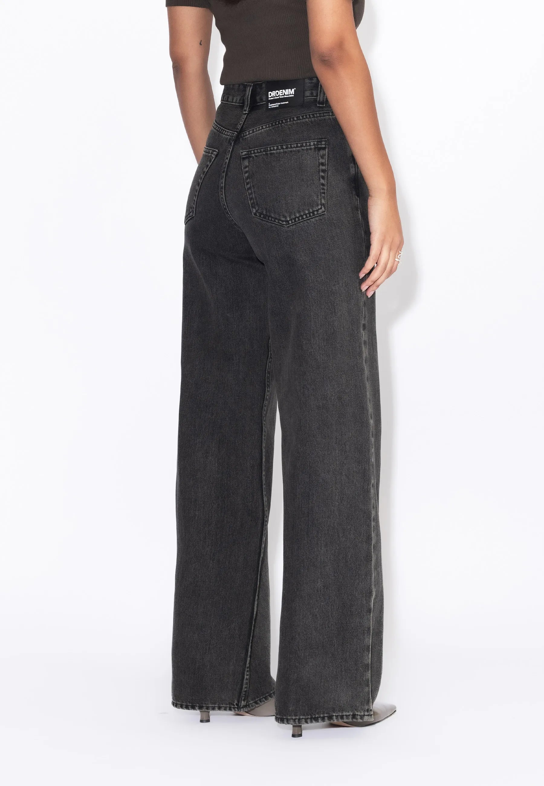 2630105V60_DrDenim_RhueHighWide_AgedBlack_b2b_W4_1
