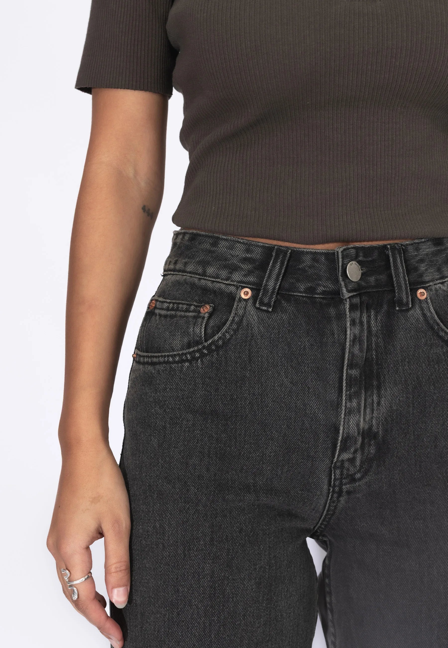2630105V60_DrDenim_RhueHighWide_AgedBlack_b2b_W5_1