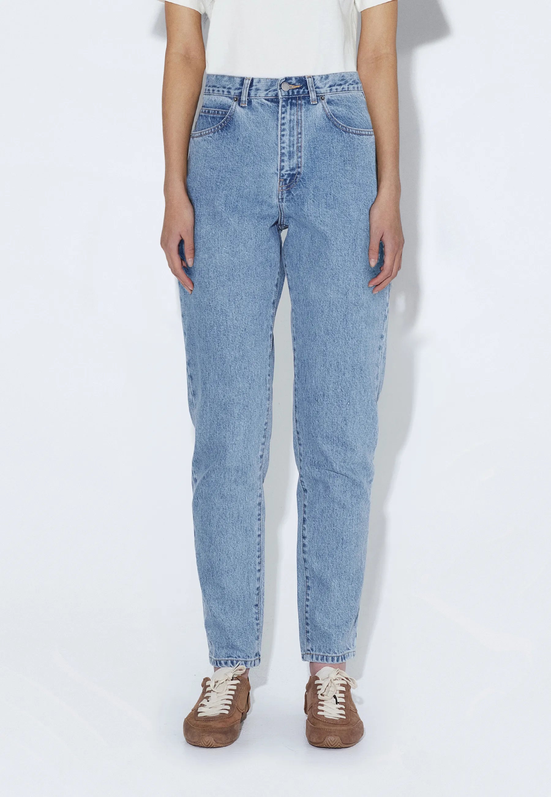 2630106L62_DrDenim_NoraHighTapered_LightRetro_Main_W3_1