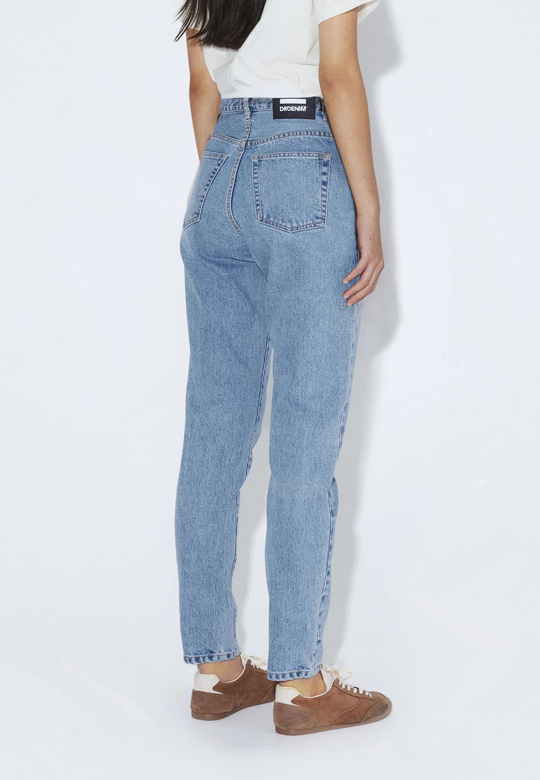 2630106L62_DrDenim_NoraHighTapered_LightRetro_Main_W4_1