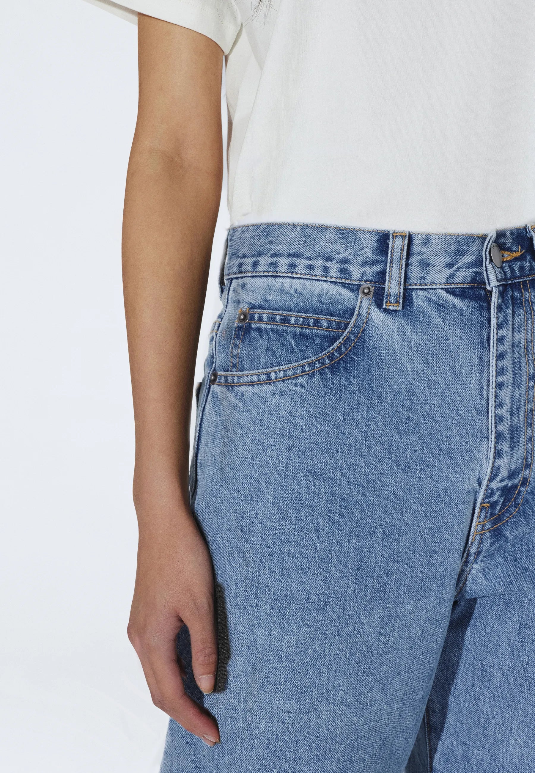 2630106L62_DrDenim_NoraHighTapered_LightRetro_Main_W5_2
