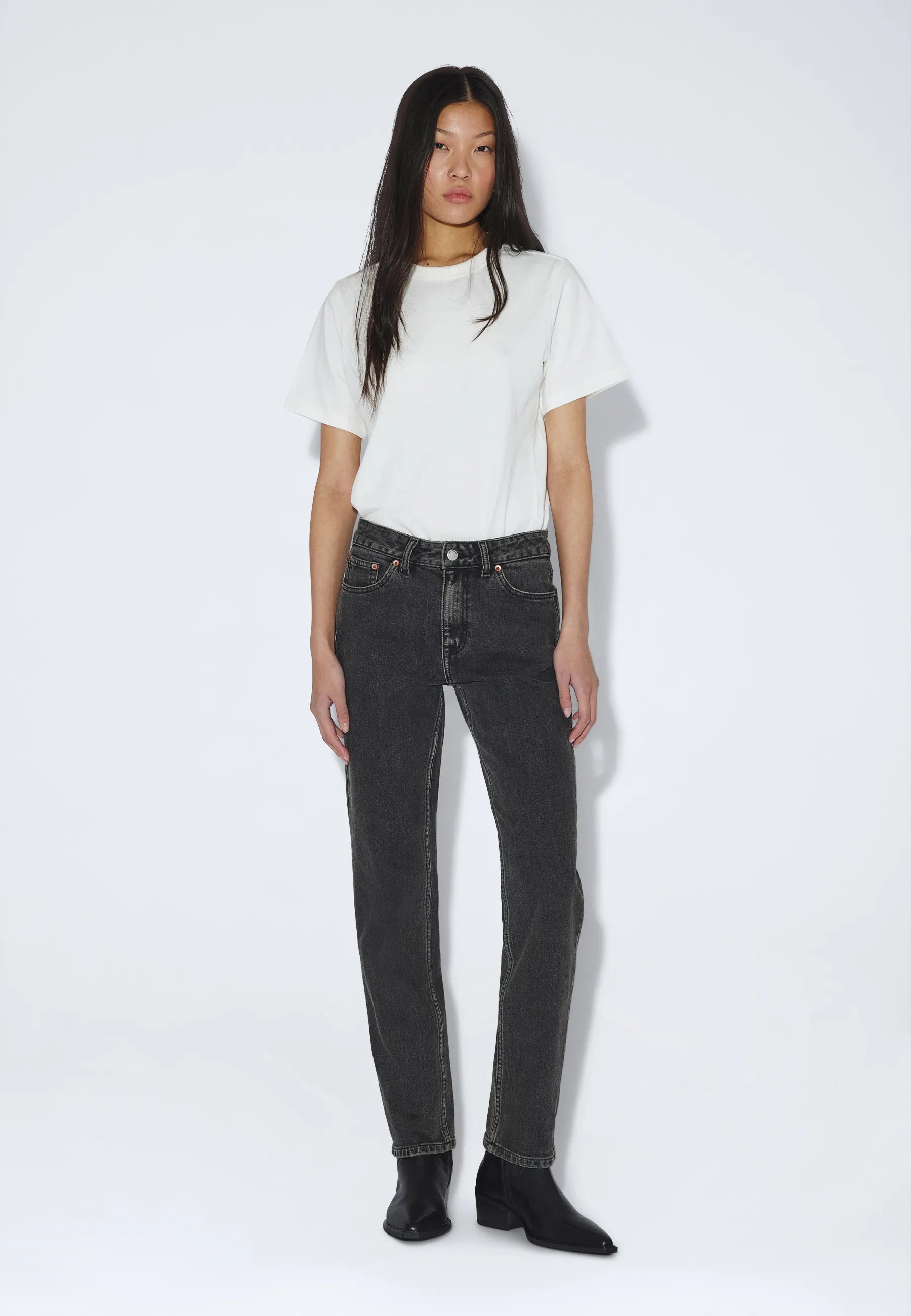 2630106L62_DrDenim_StrawMidSlim_TarAgedBlack_main_W1_2
