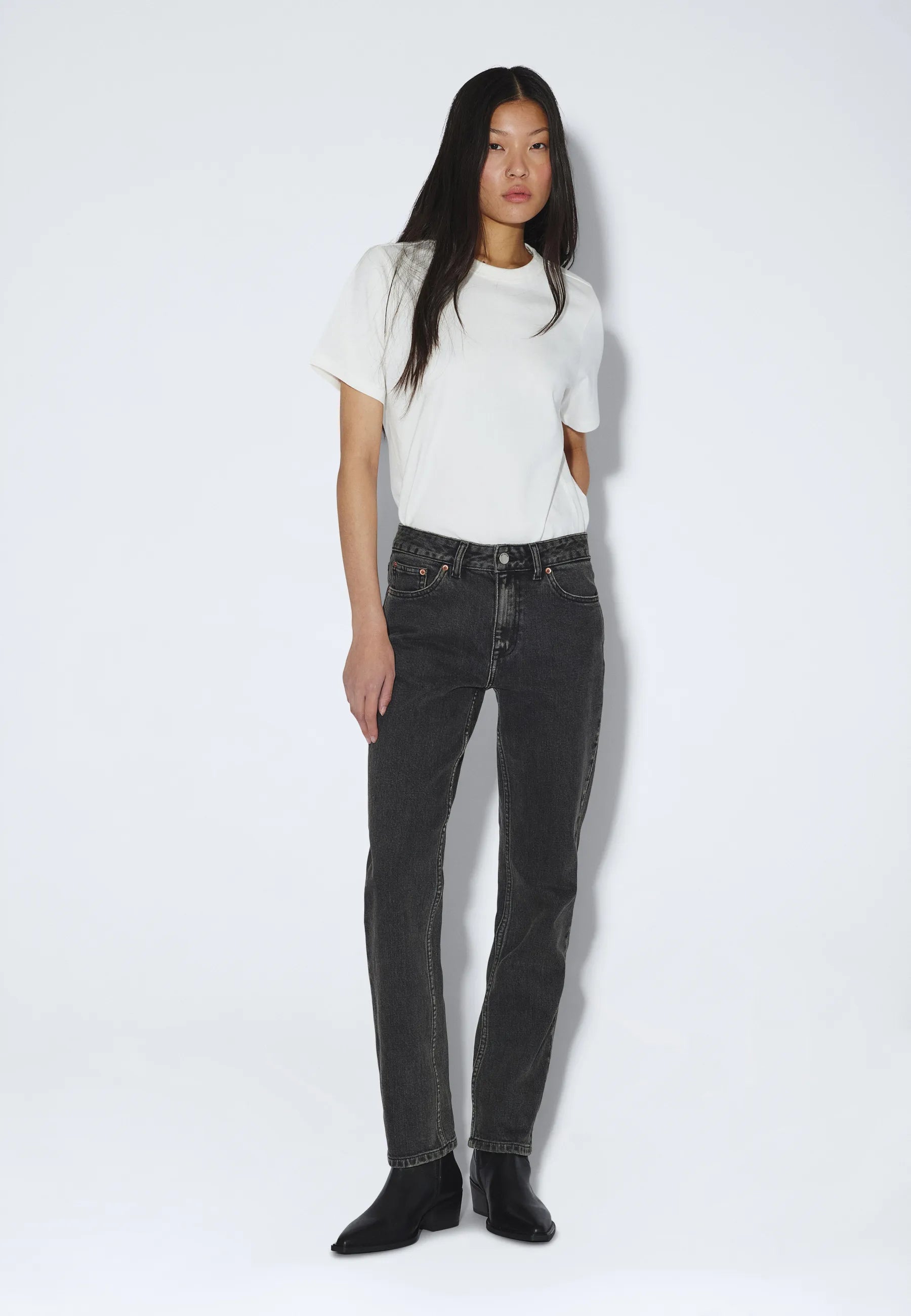 2630106L62_DrDenim_StrawMidSlim_TarAgedBlack_main_W1_3