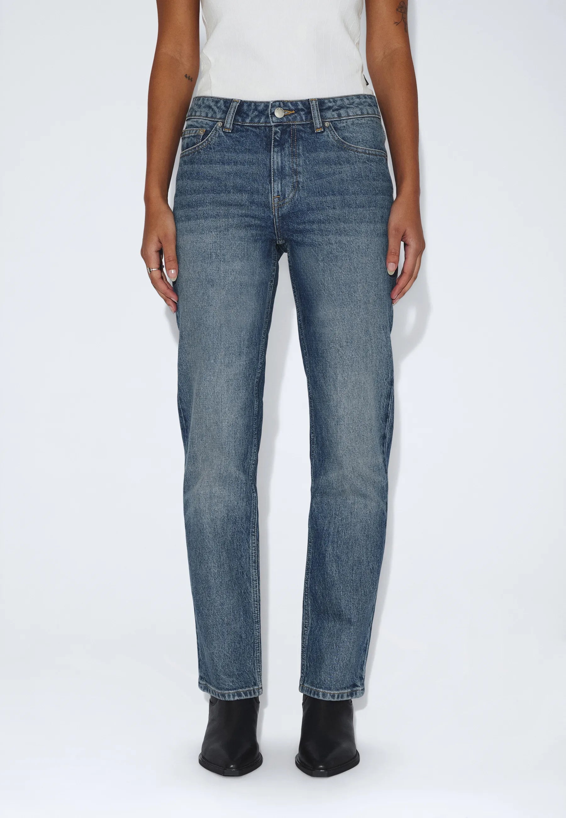 2630106L74_DrDenim_StrawMidSlim_BayMidFadeDirt_main_W3_1