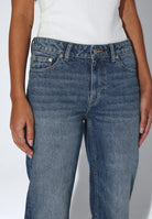 2630106L74_DrDenim_StrawMidSlim_BayMidFadeDirt_main_W5_1