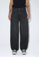 2630107115_DrDenim_OmarBarrel_DarkGreyUsed_main_M3_1