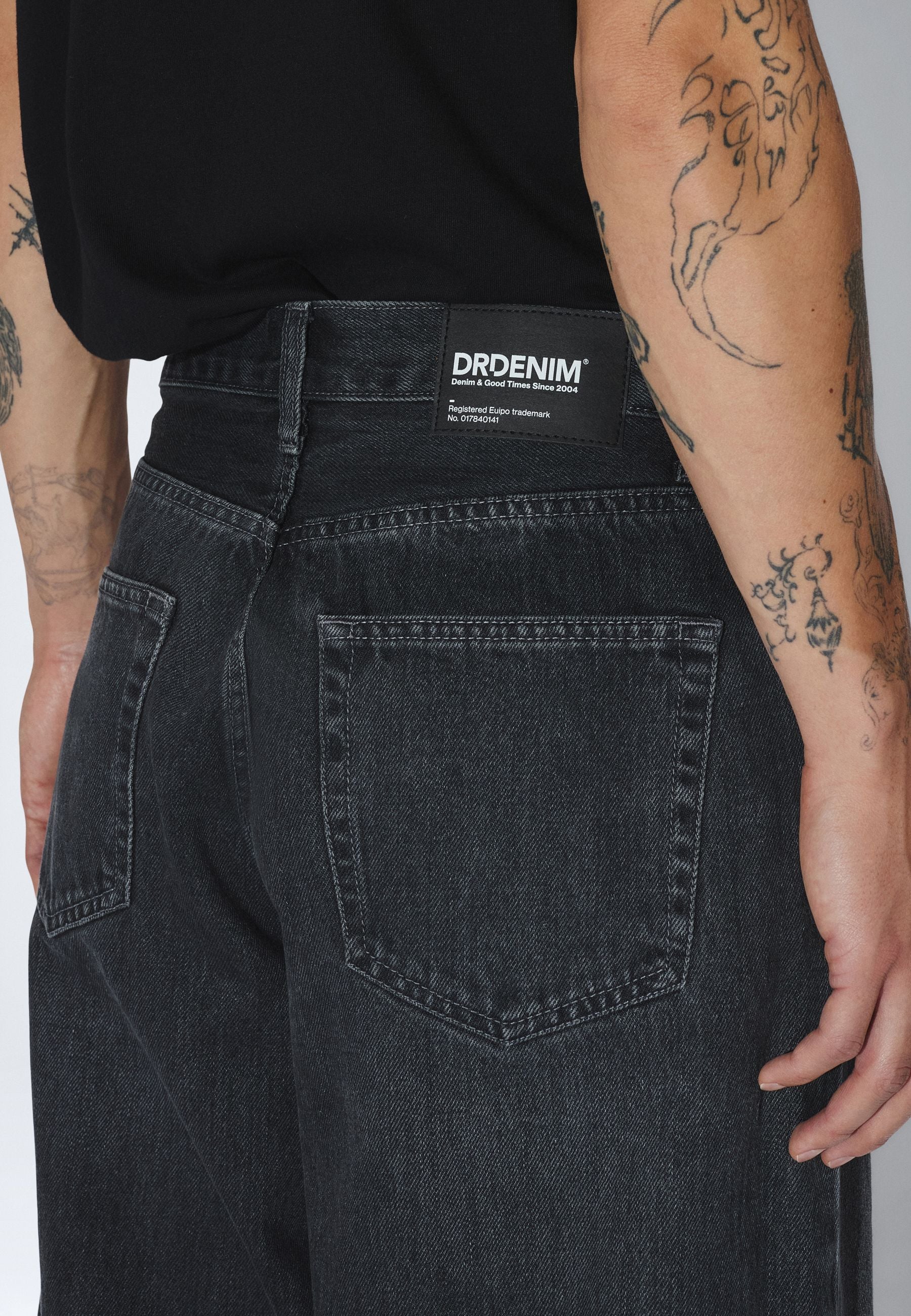 2630107115_DrDenim_OmarBarrel_DarkGreyUsed_main_M5_2