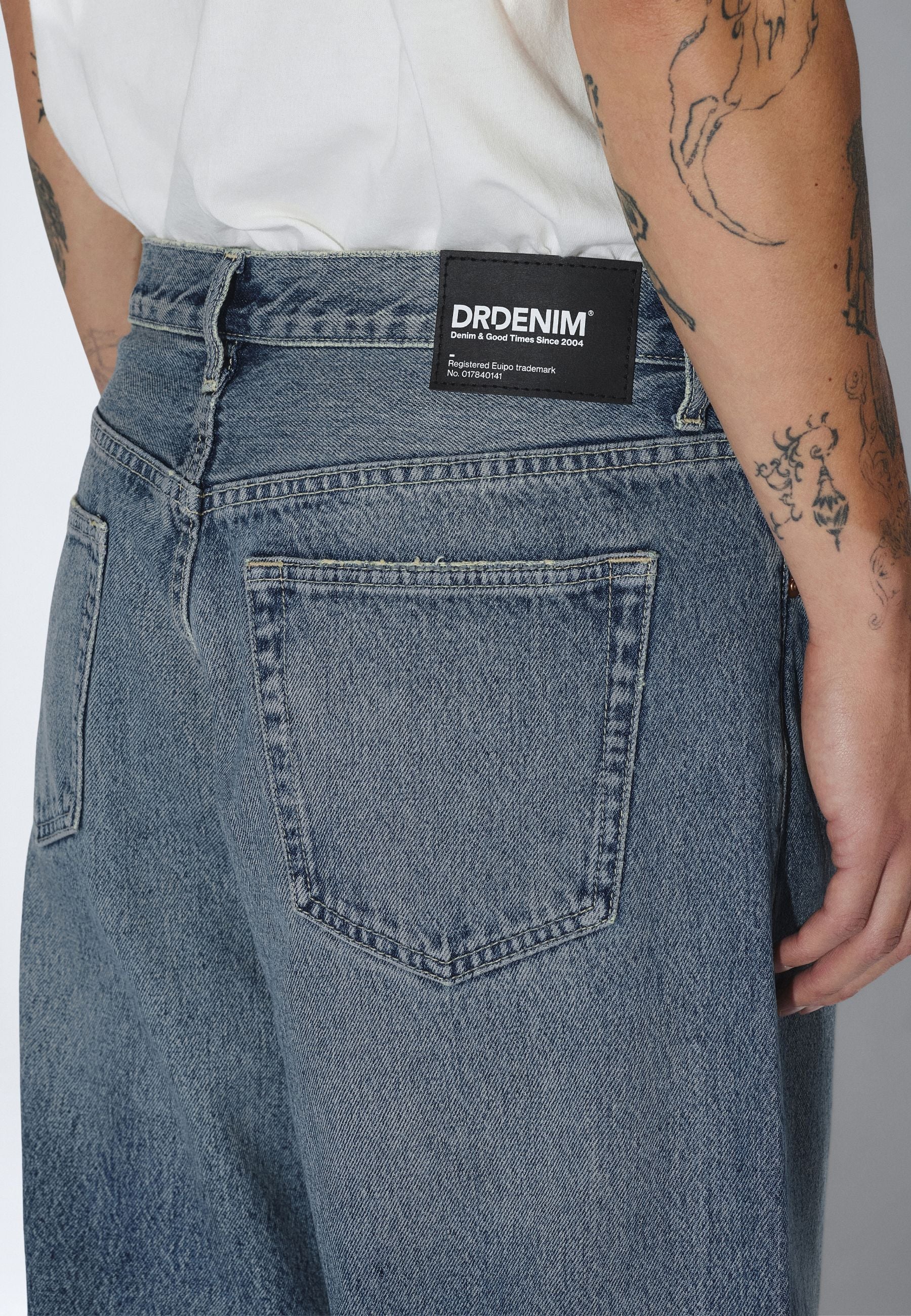 2630107M02_DrDenim_OmarBarrel_DriftSkyUsed_main_M5_2