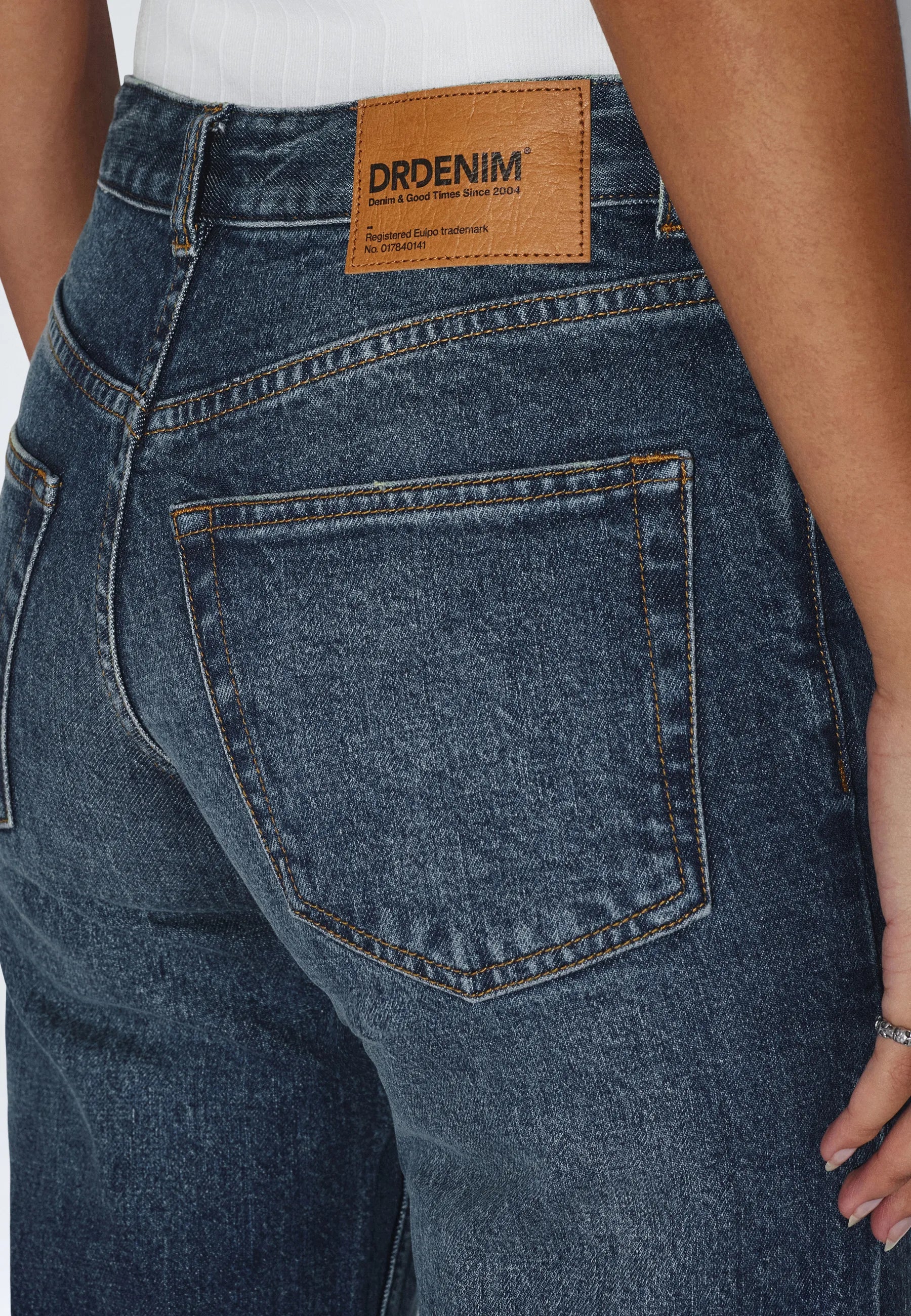2630111L43_DrDenim_EchoMidStraight_BayDarkUsed_main_W5_2