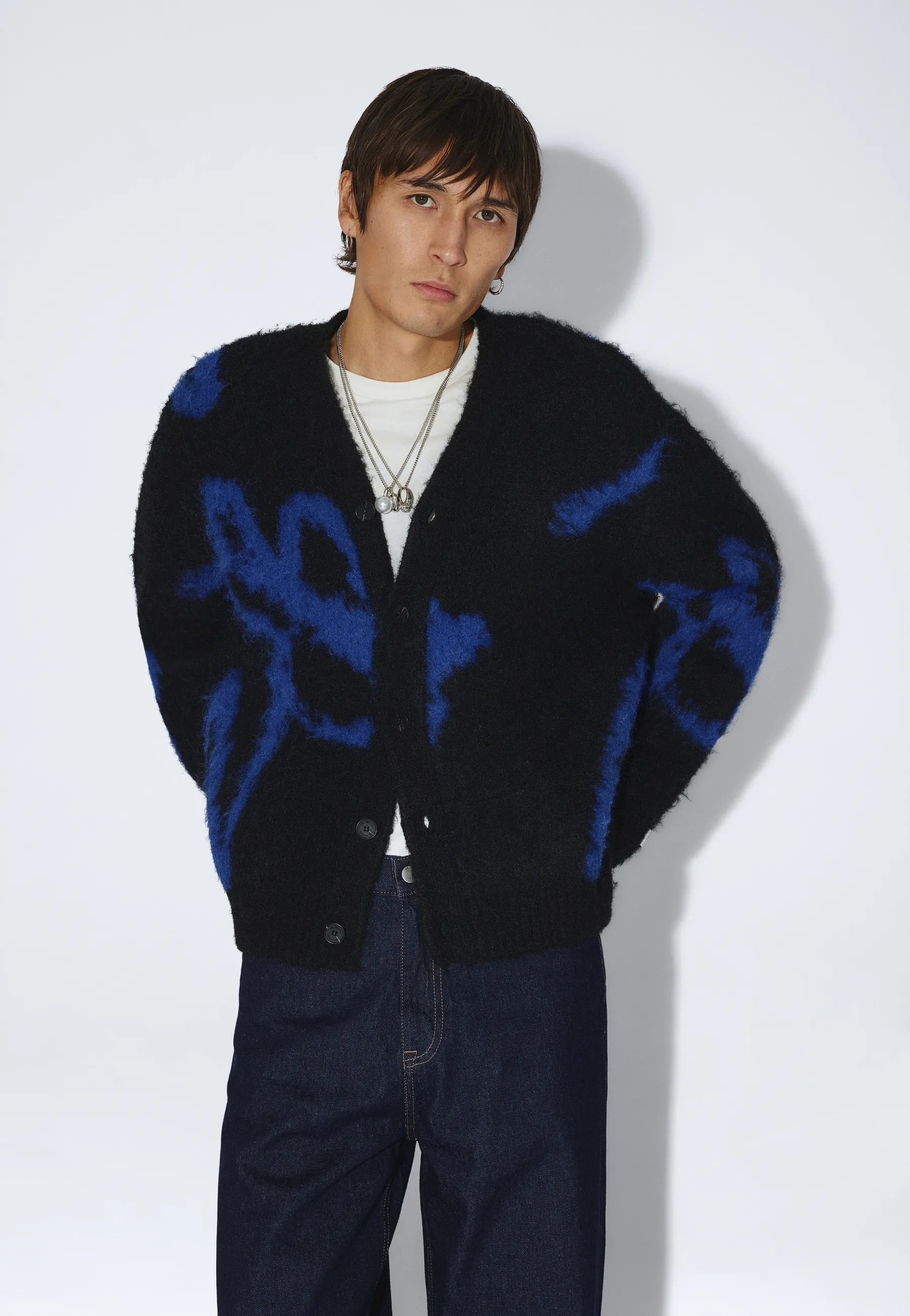 2631110BR3_DrDenim_DigFCardigan_BlackBlueBloom_main_M3_2
