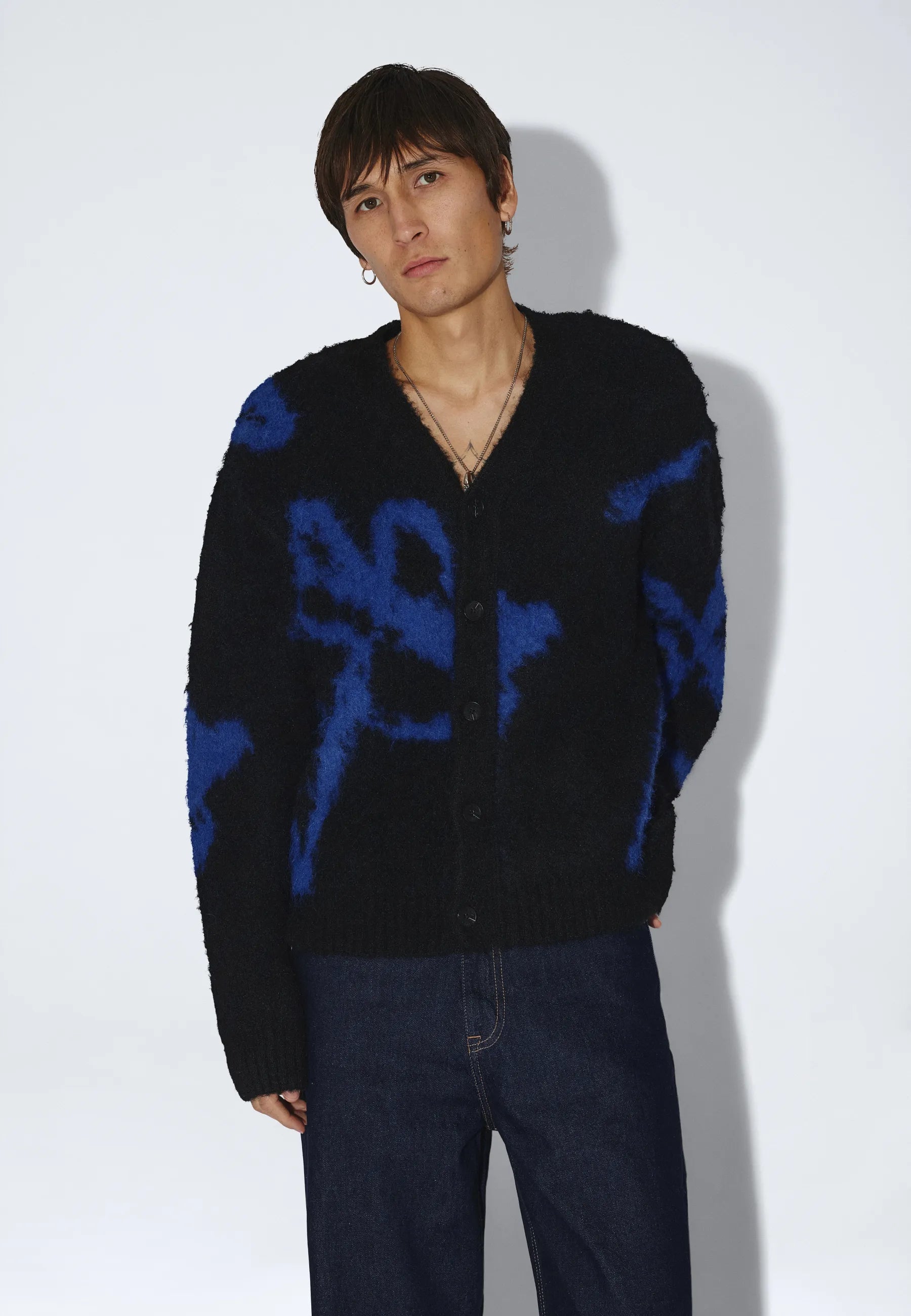 2631110BR3_DrDenim_DigFCardigan_BlackBlueBloom_main_M3_3