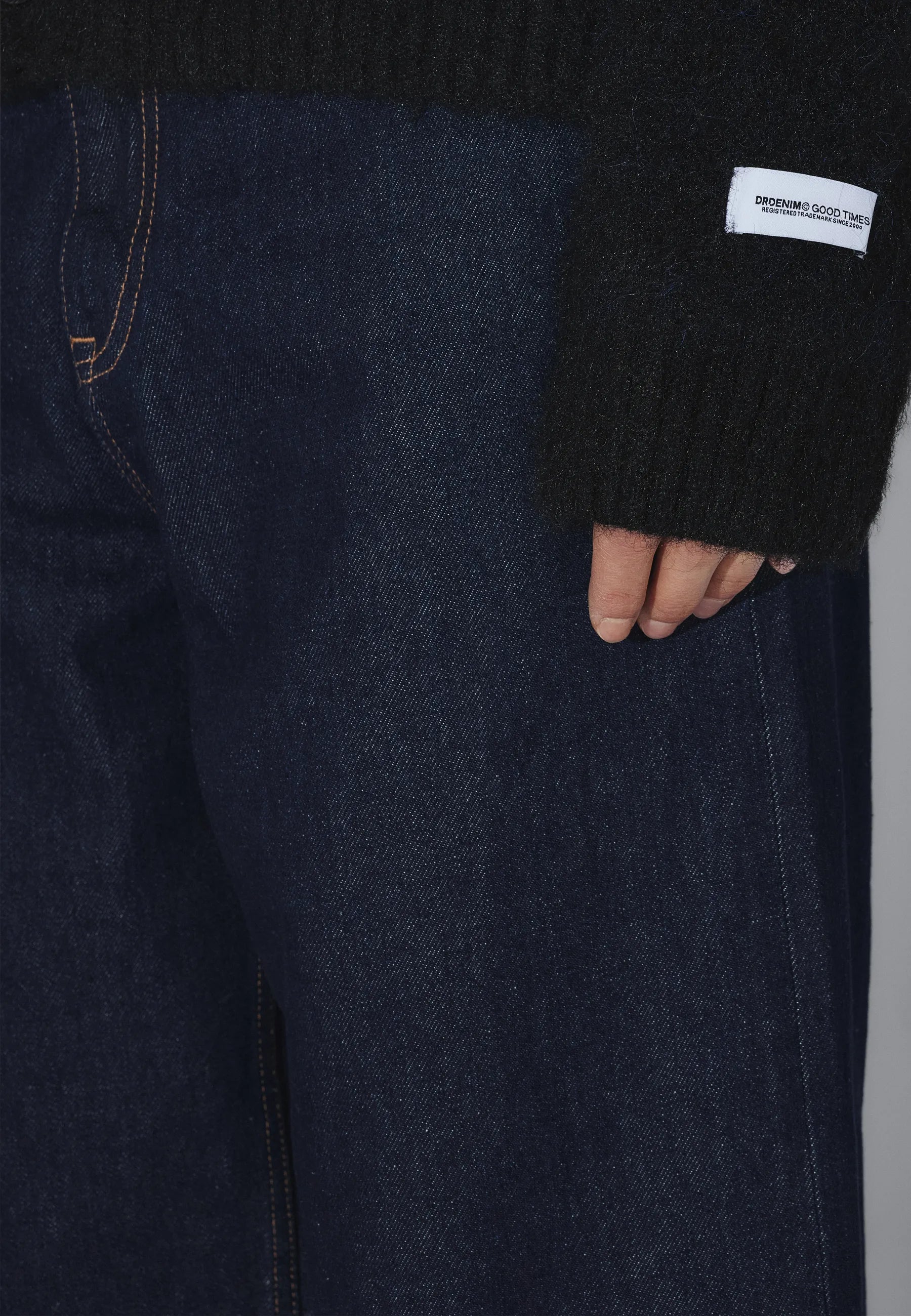2631110BR3_DrDenim_DigFCardigan_BlackBlueBloom_main_M5_2